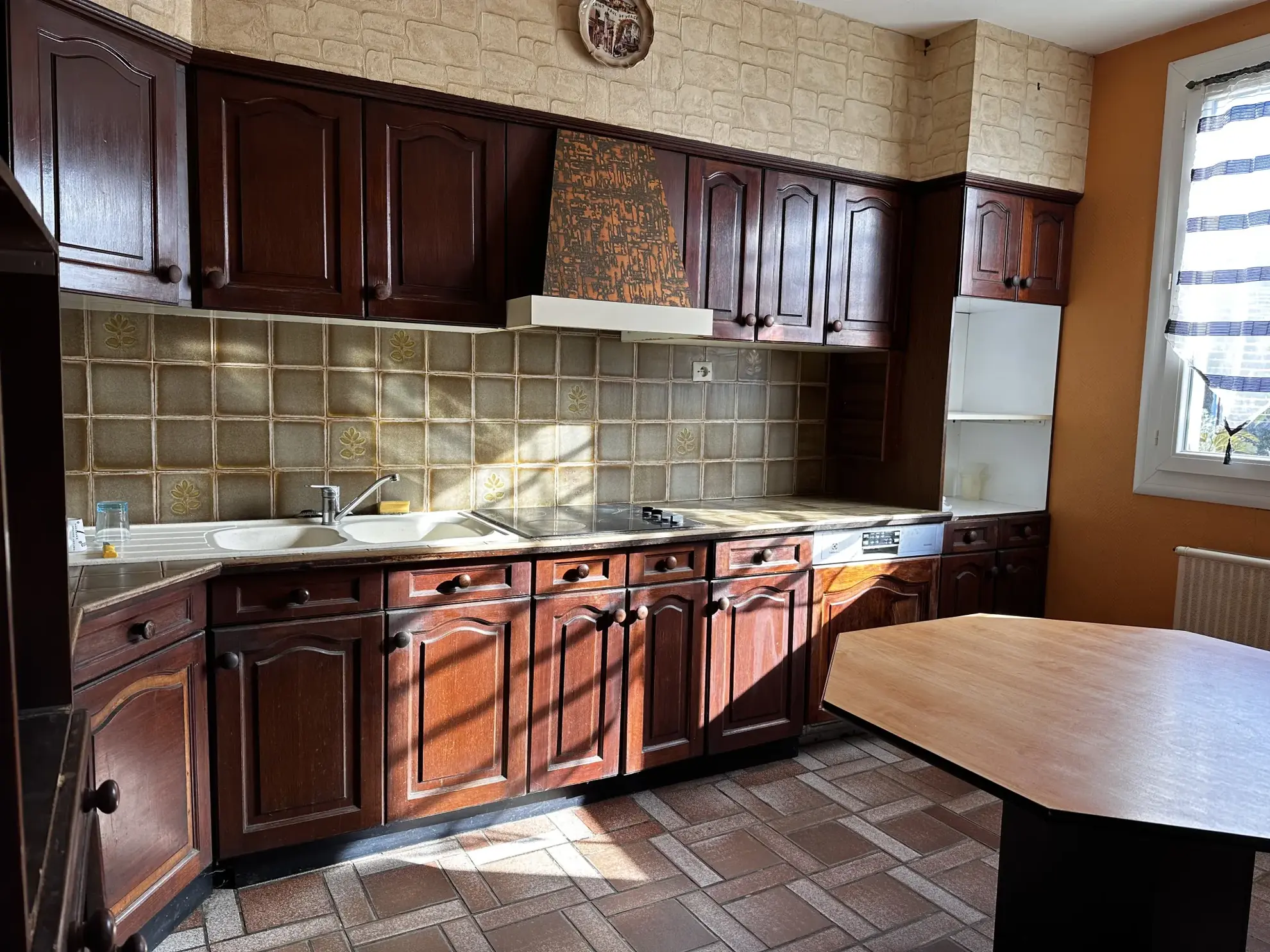 Maison familiale avec piscine et garage à Trèbes, 3 chambres 