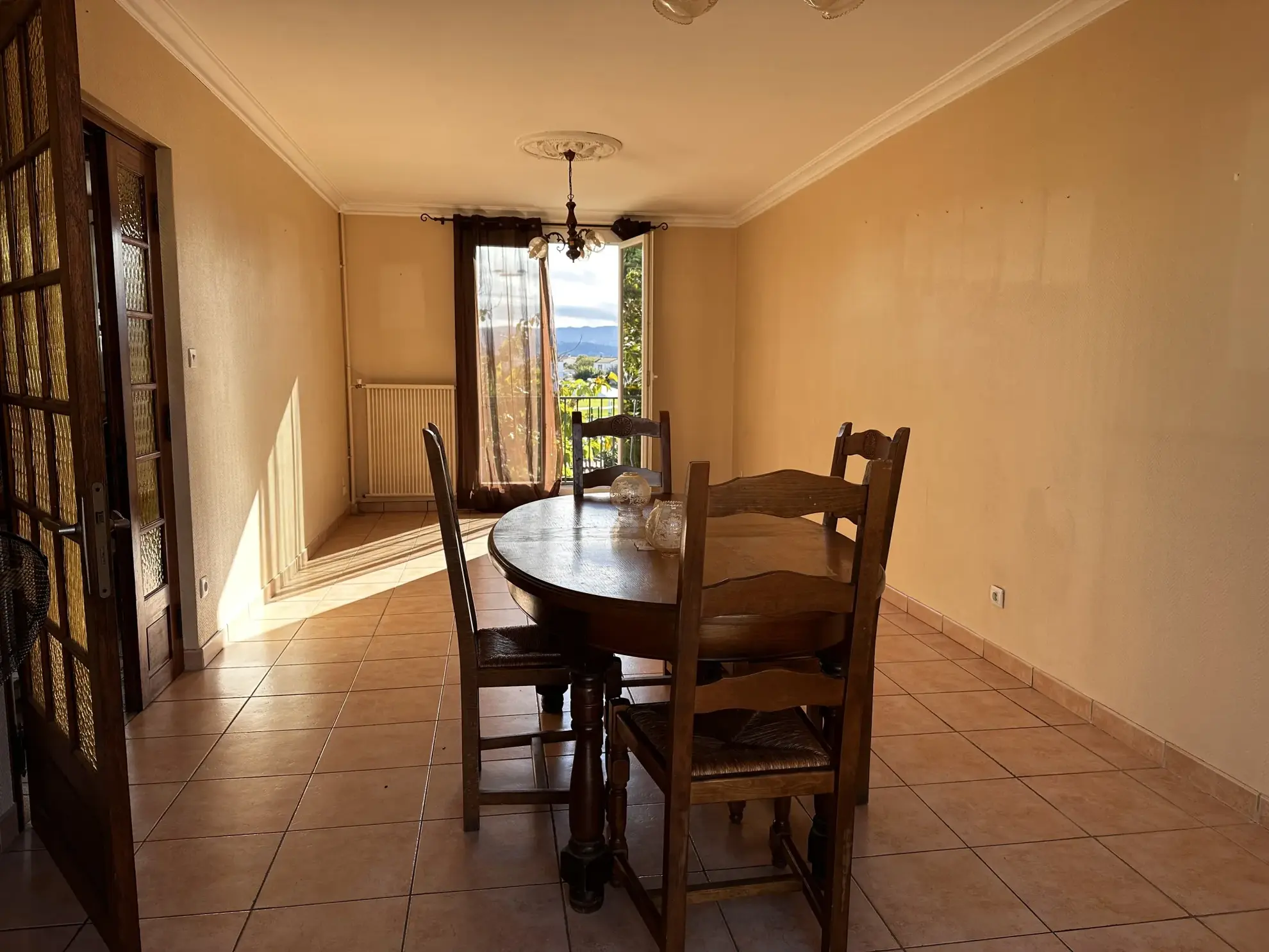 Maison familiale avec piscine et garage à Trèbes, 3 chambres 