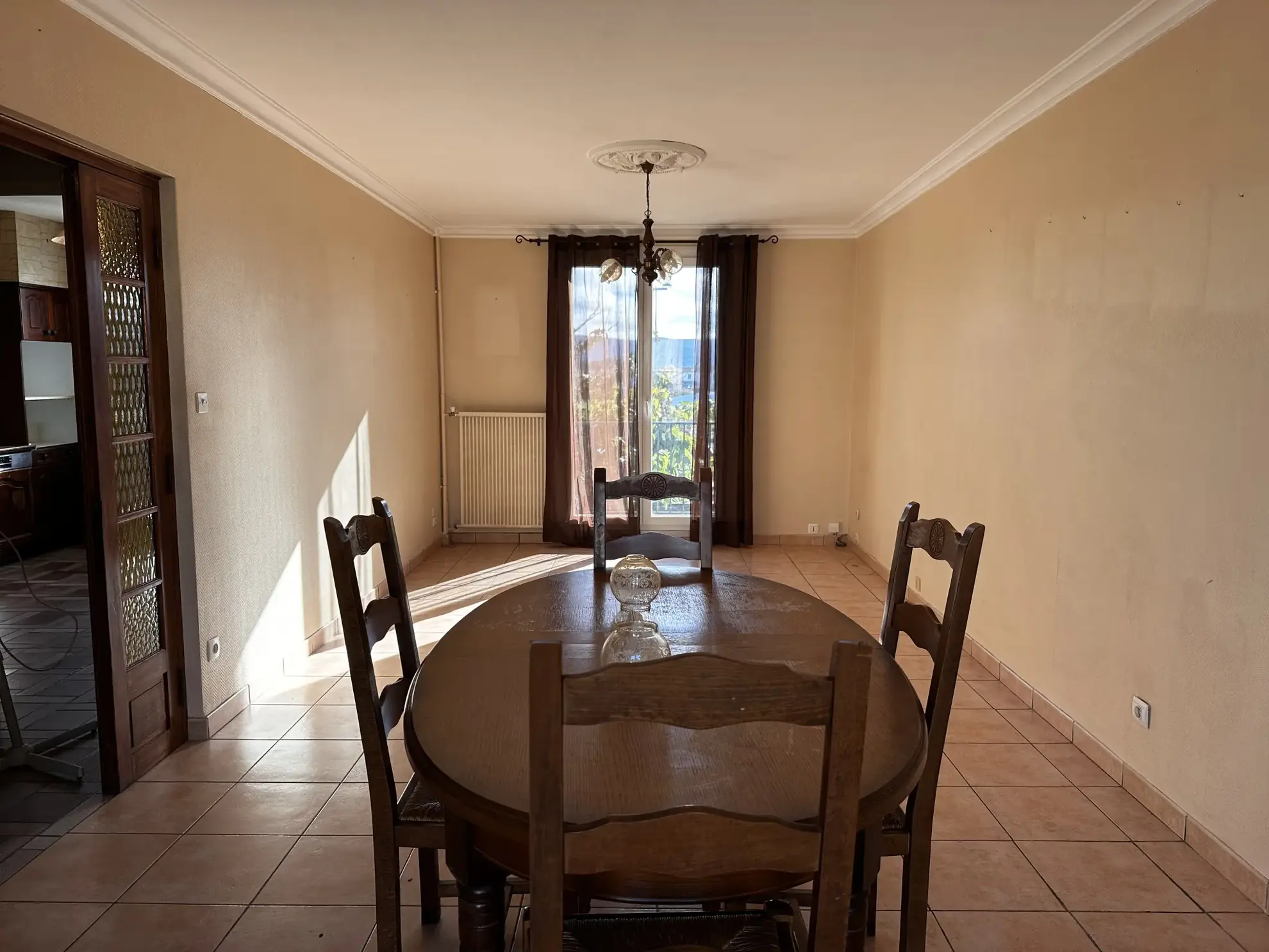 Maison familiale avec piscine et garage à Trèbes, 3 chambres 