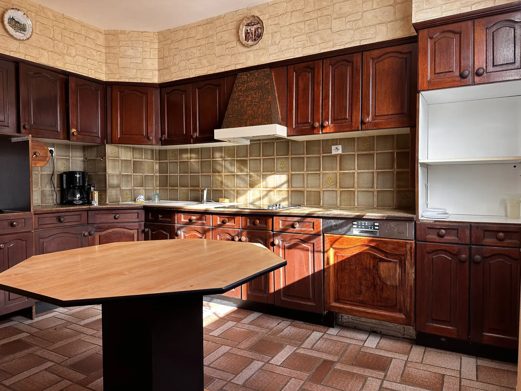 Maison familiale avec piscine et garage à Trèbes, 3 chambres 