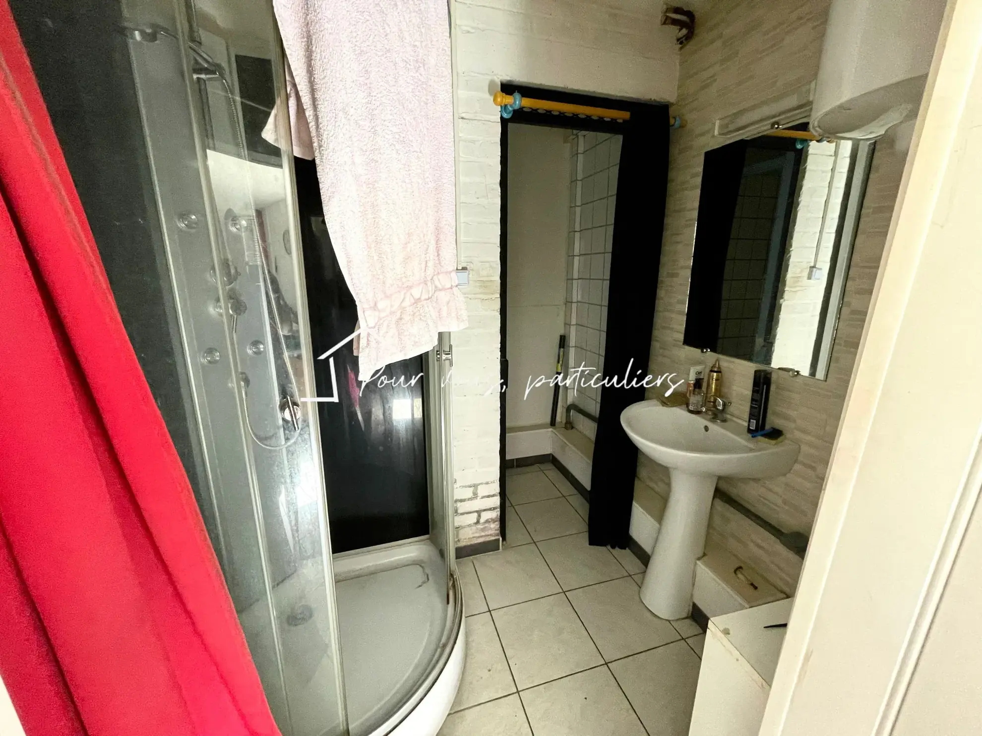 Immeuble de rapport à Raismes avec appartements, commerce et studio – Opportunité d’investissement 