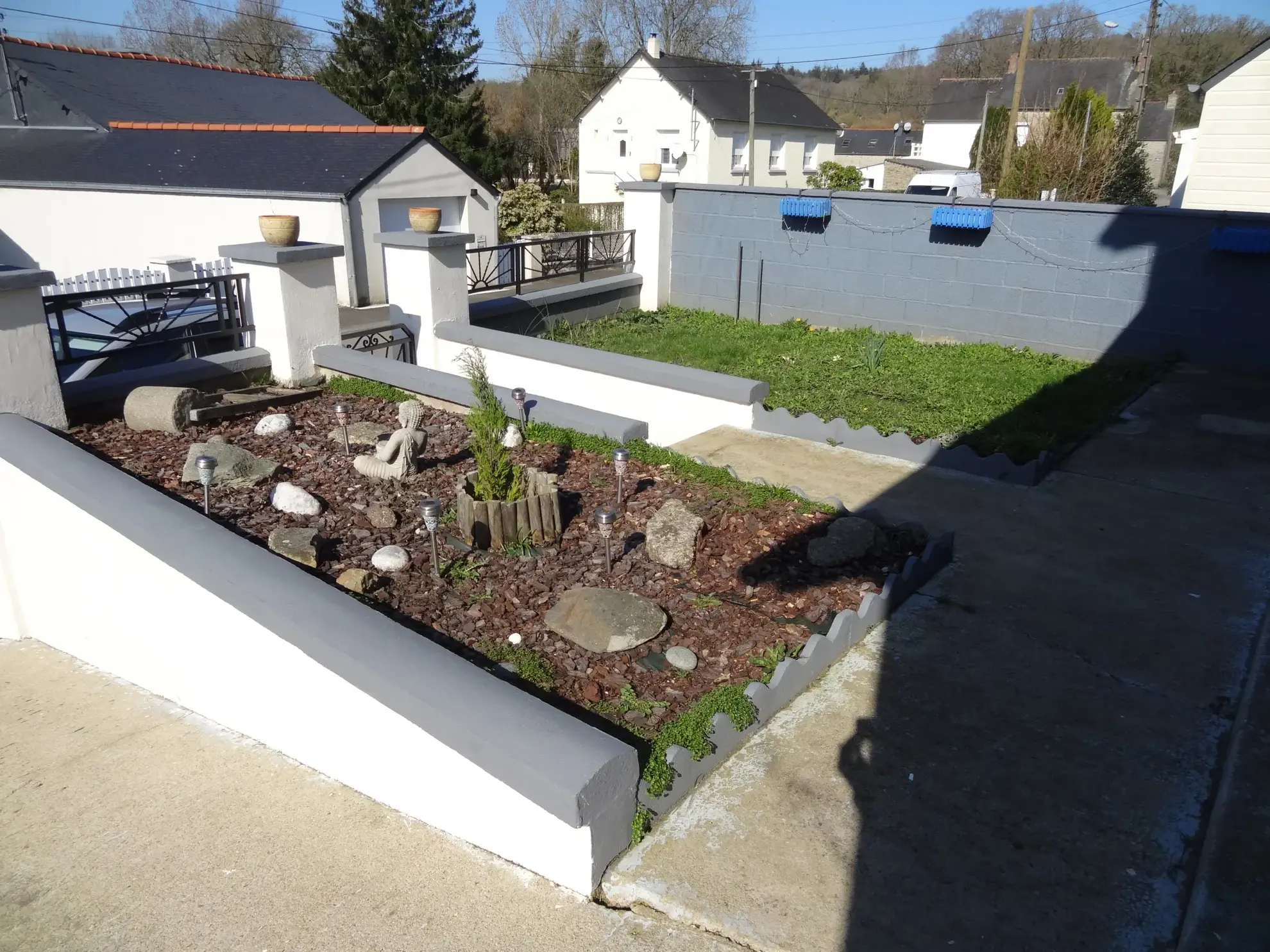 Maison de plain-pied avec jardin et garage à Saint Nicolas du Pelem 