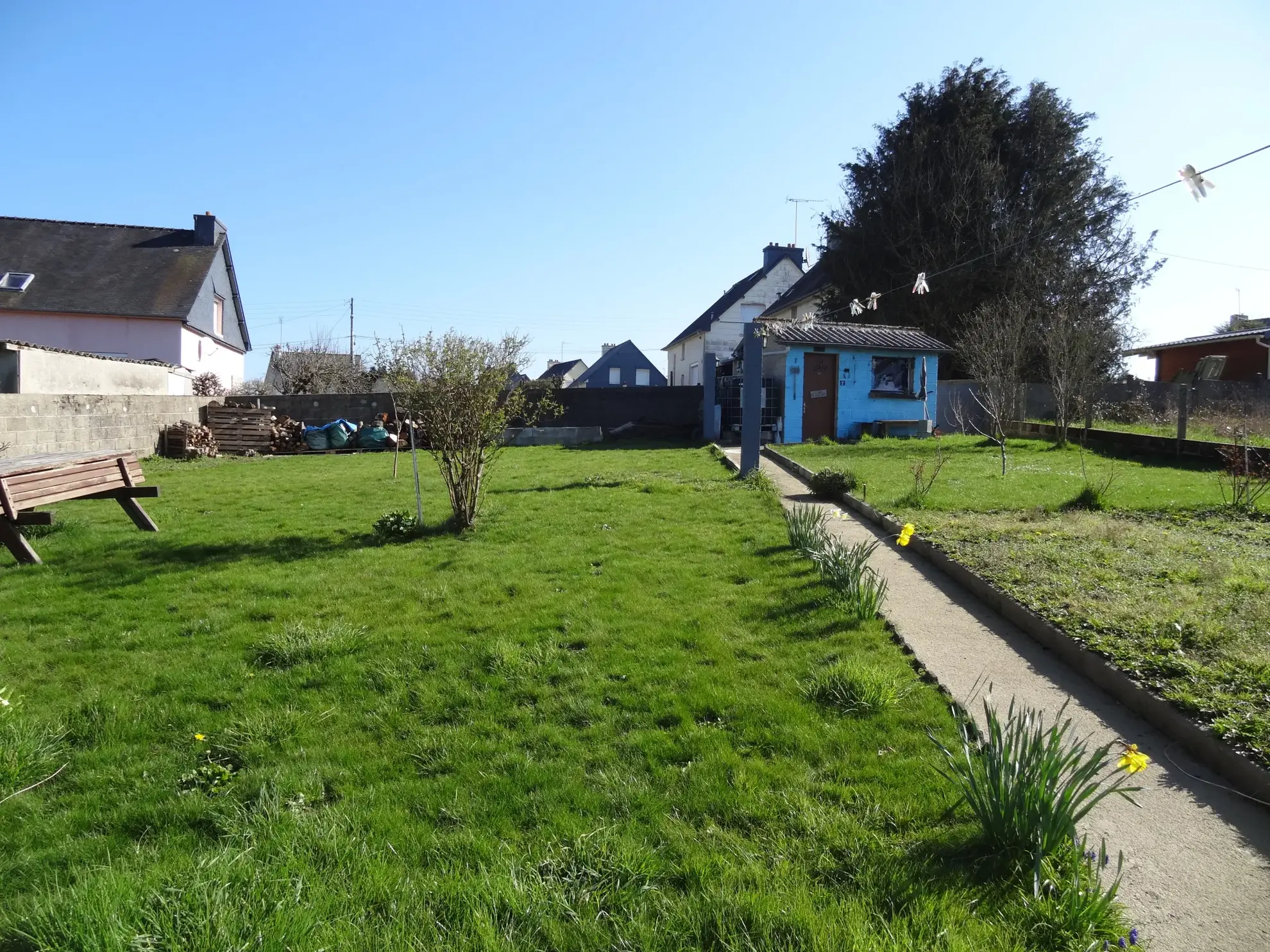 Maison de plain-pied avec jardin et garage à Saint Nicolas du Pelem 