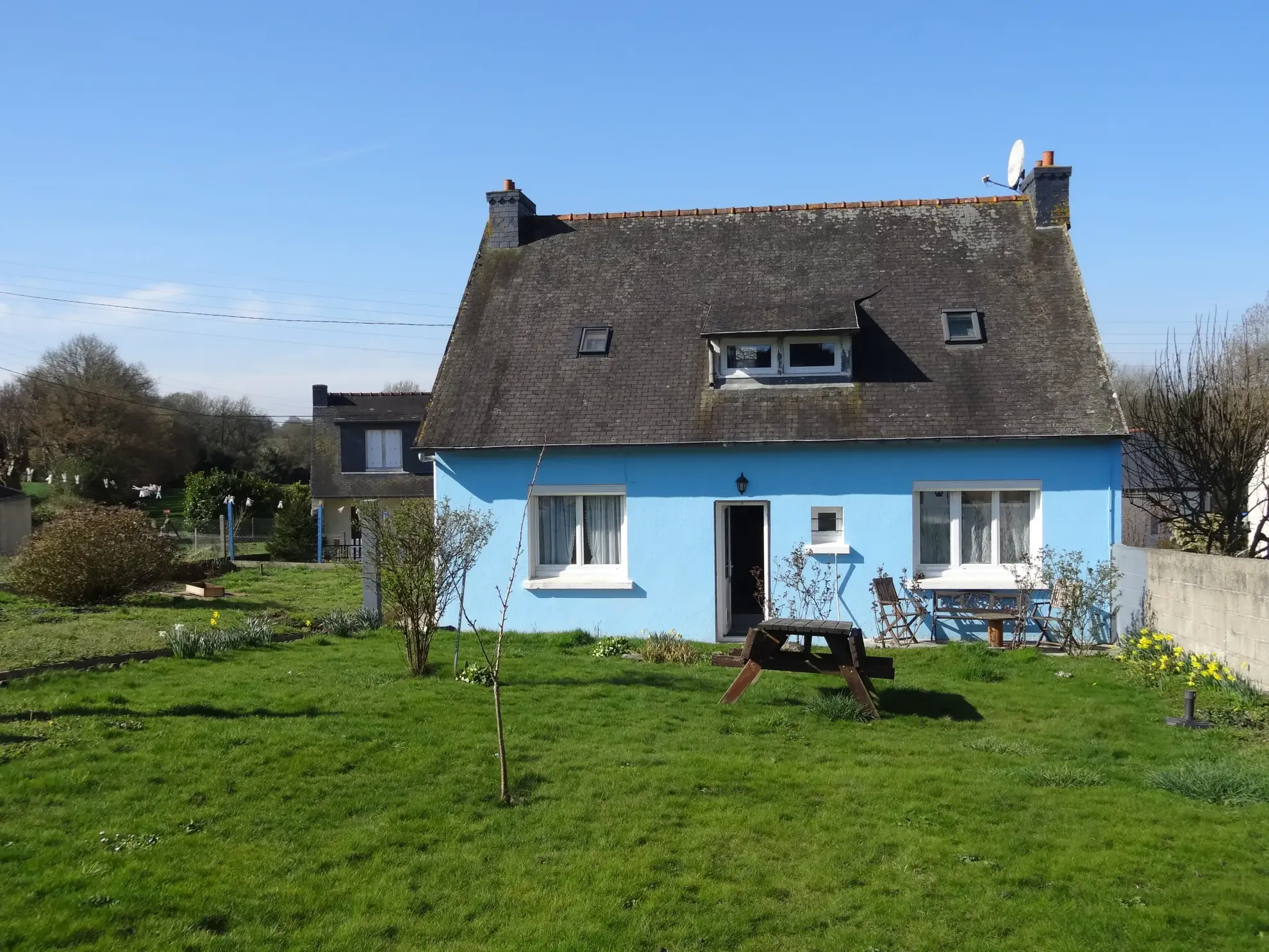 Maison de plain-pied avec jardin et garage à Saint Nicolas du Pelem 