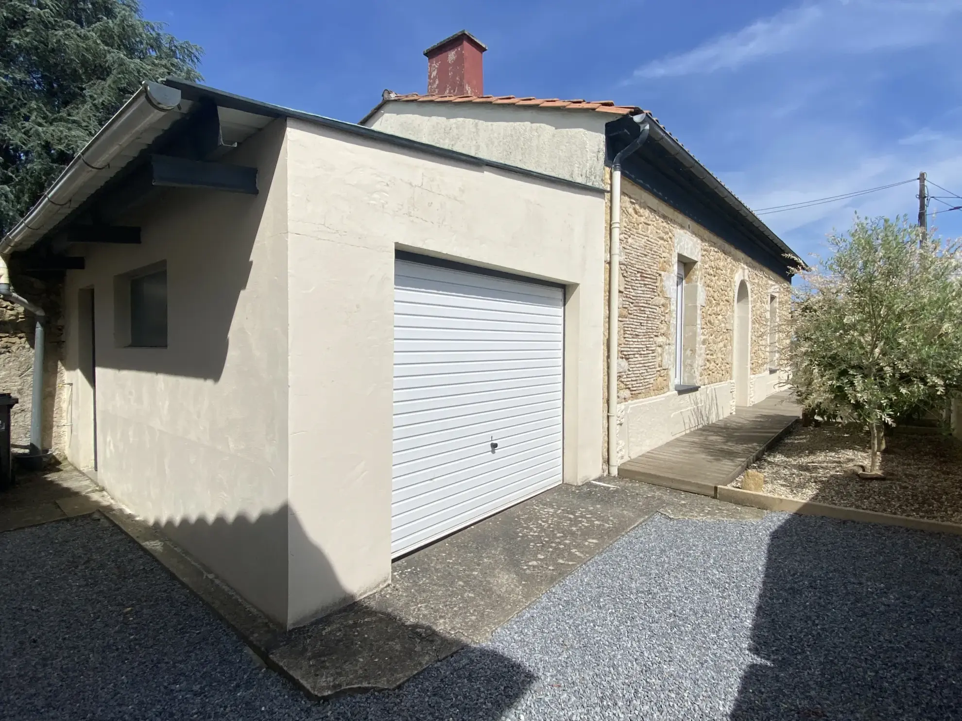 Maison en pierre rénovée à 5 minutes de Langon avec jardin et garage 