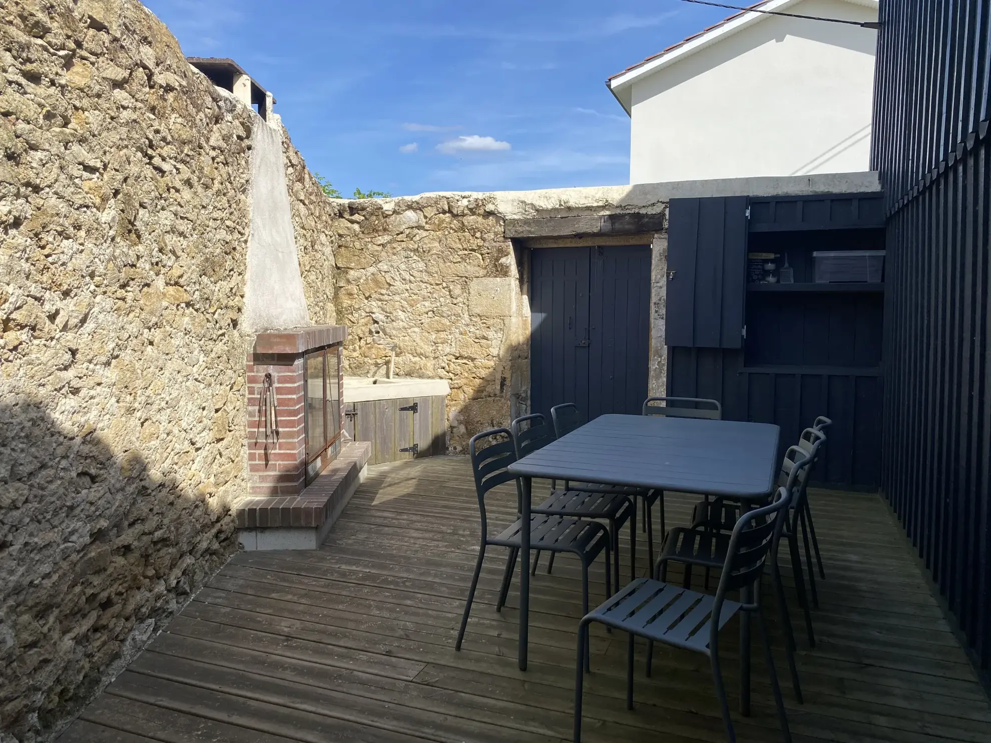 Maison en pierre rénovée à 5 minutes de Langon avec jardin et garage 