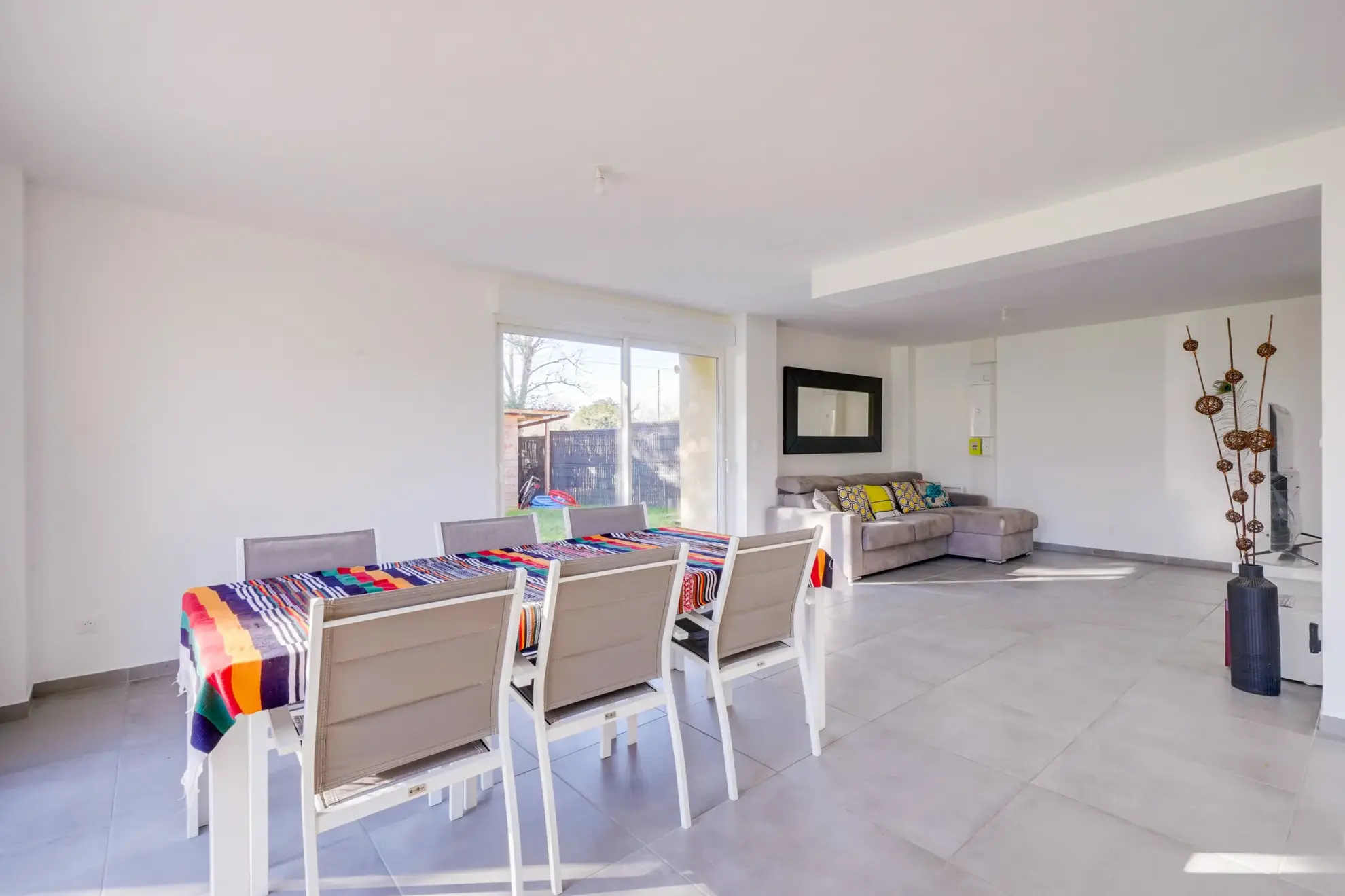 Maison en pierre de 133 m² avec dépendances à Cubnezais, calme et rénovée 