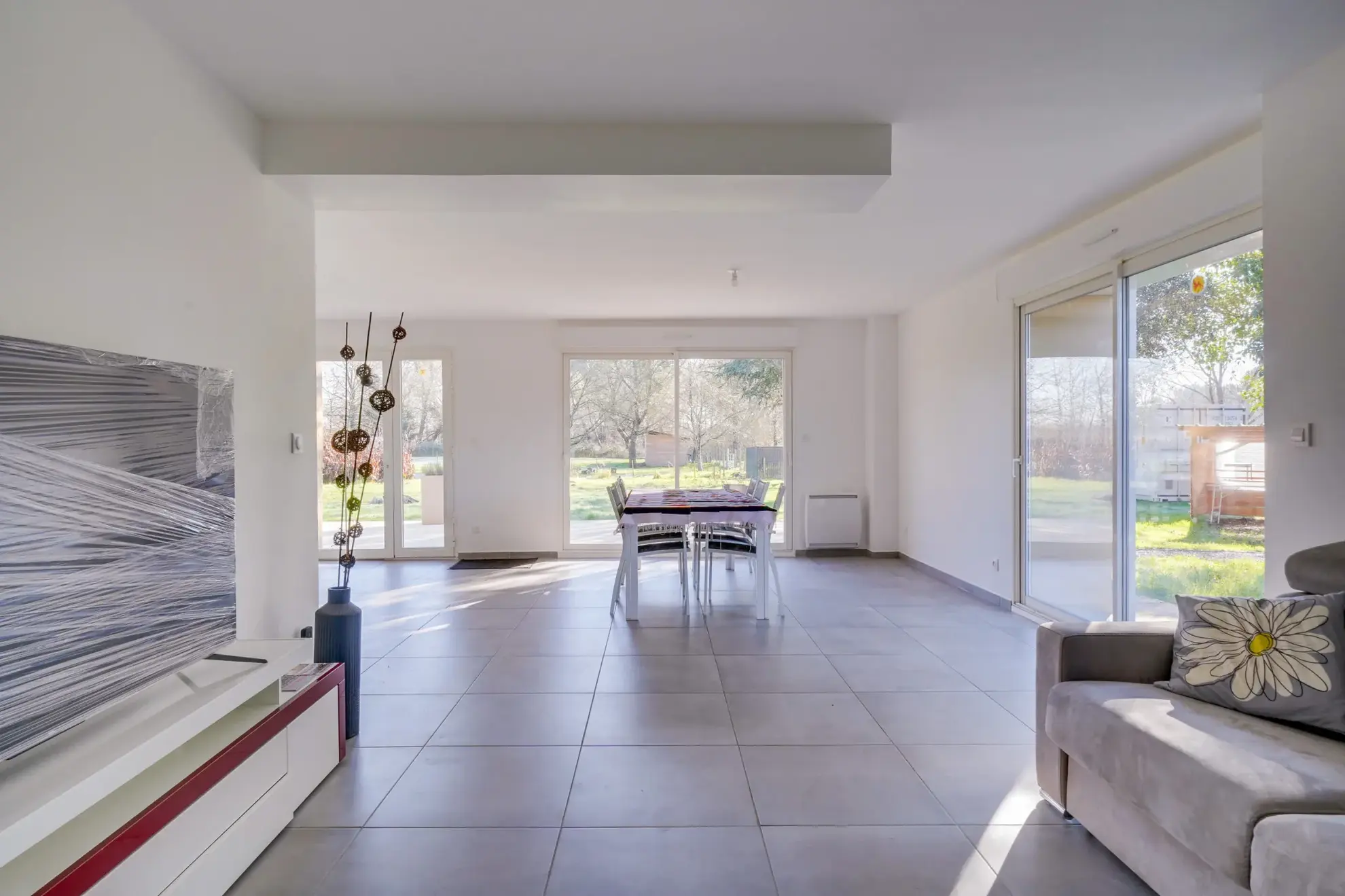 Maison en pierre de 133 m² avec dépendances à Cubnezais, calme et rénovée 