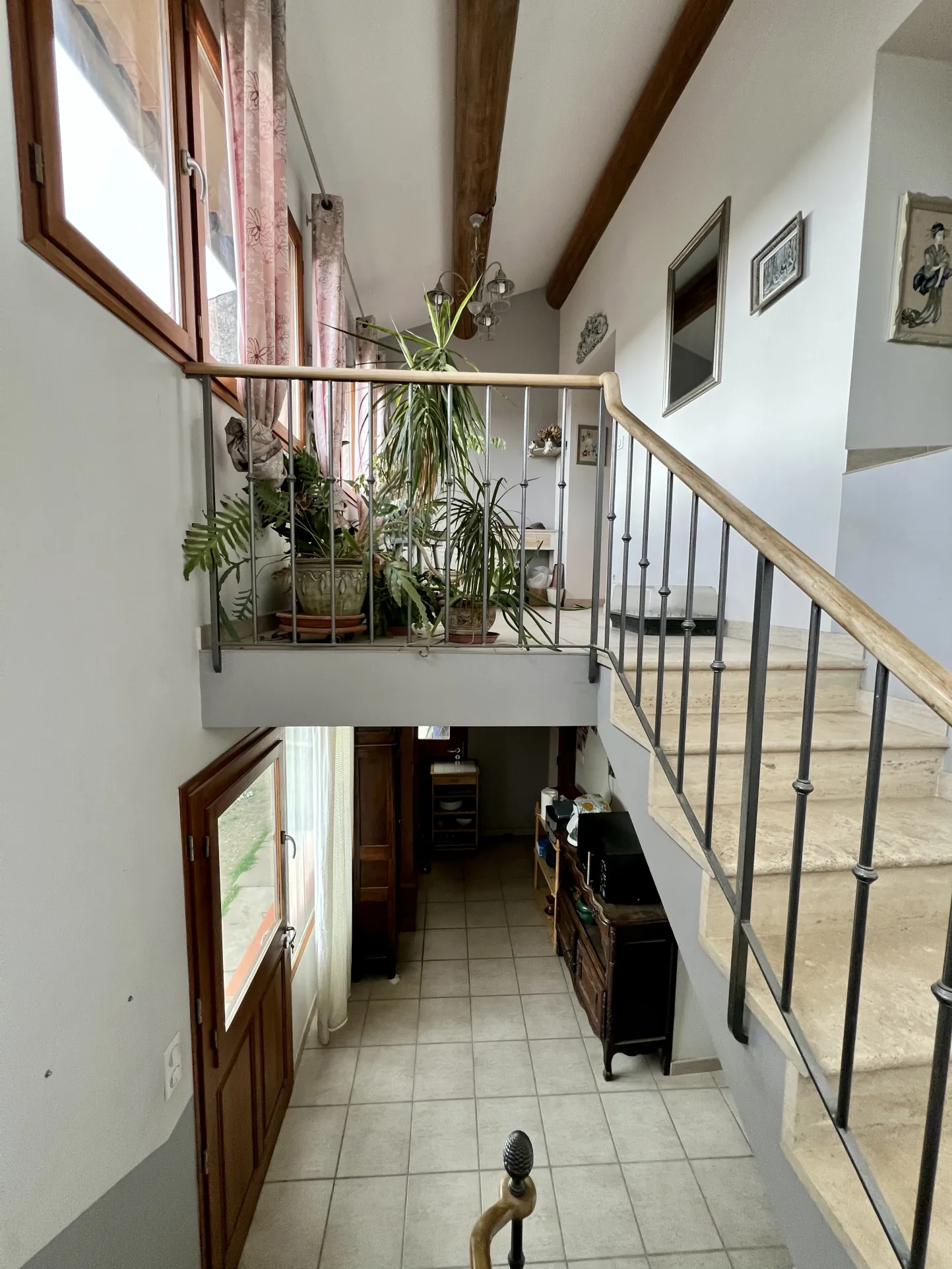 Maison en pierre avec jardin, dépendances et vue sur la cité médiévale à Vaison-la Romaine 