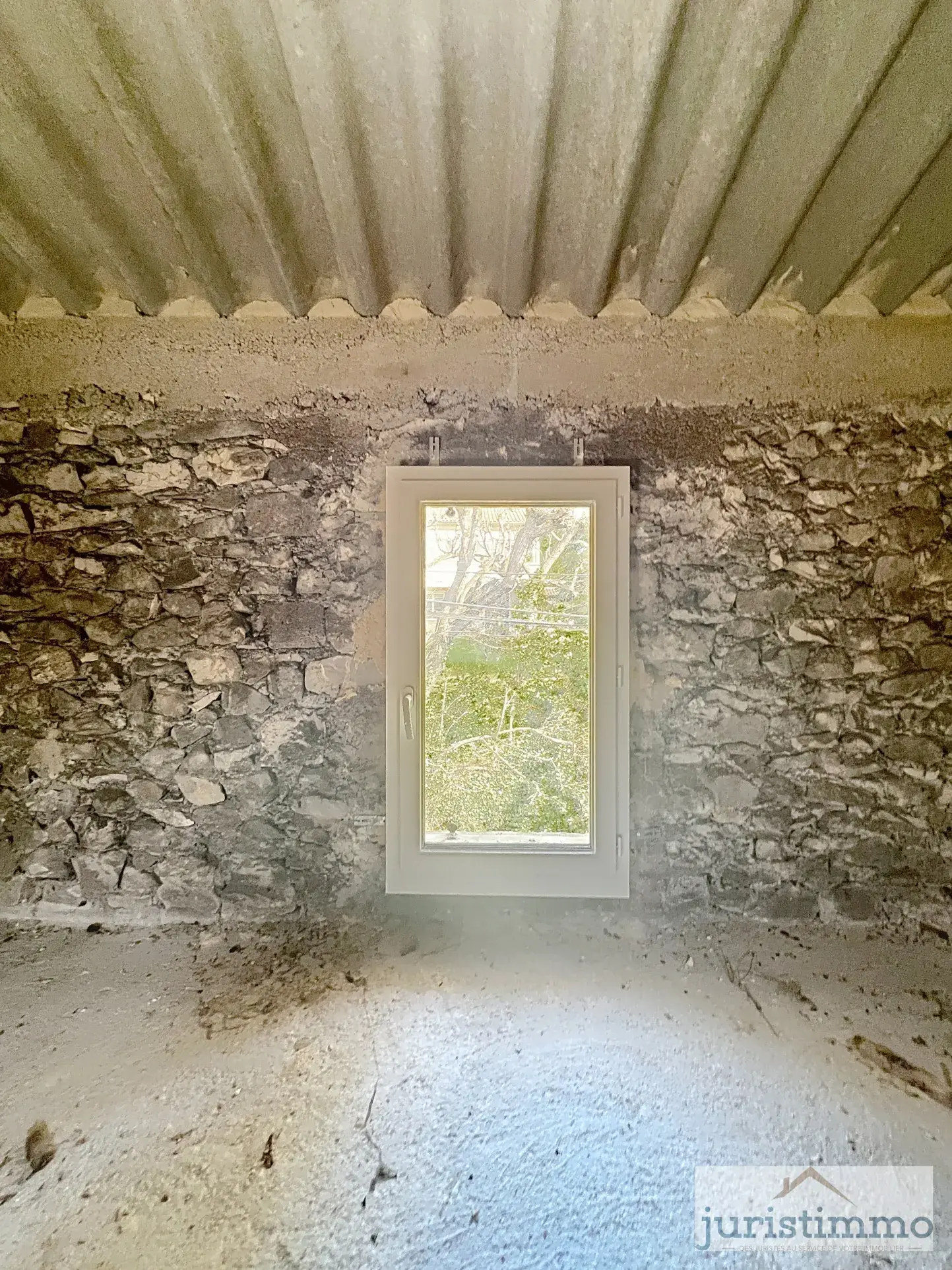 Maison en pierre avec jardin, dépendances et vue sur la cité médiévale à Vaison-la Romaine 