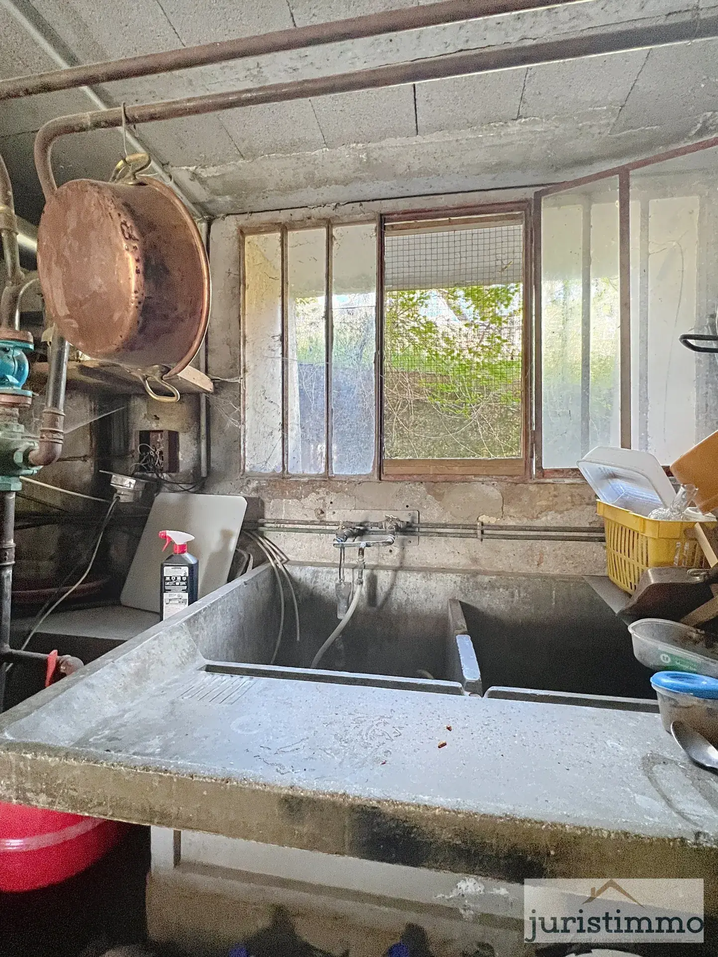 Maison en pierre avec jardin, dépendances et vue sur la cité médiévale à Vaison-la Romaine 