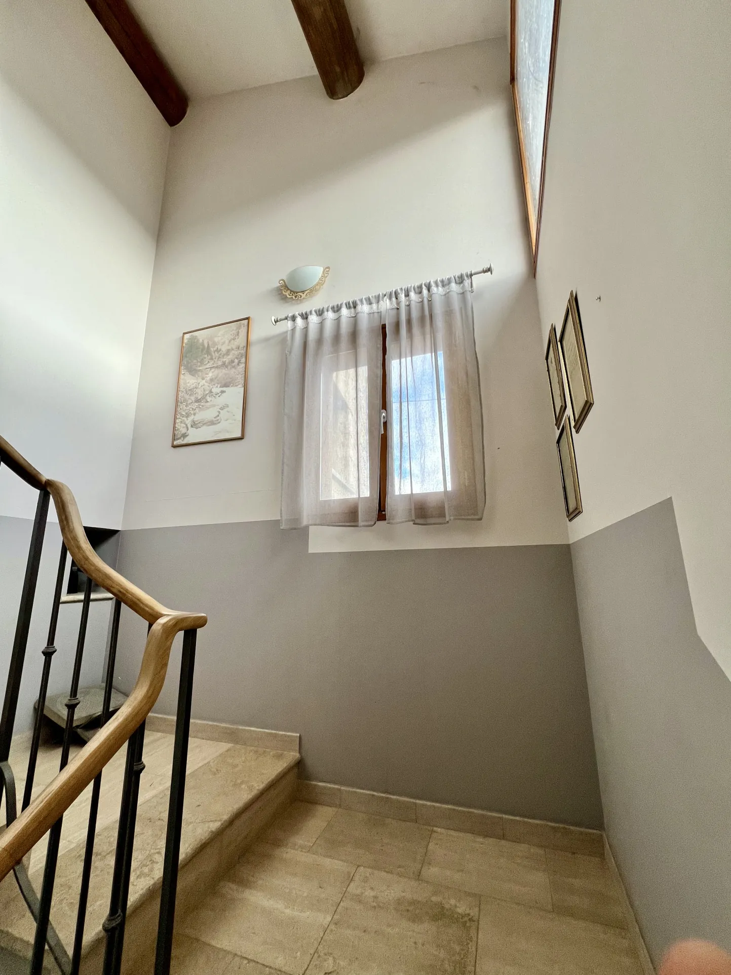 Maison en pierre avec jardin, dépendances et vue sur la cité médiévale à Vaison-la Romaine 