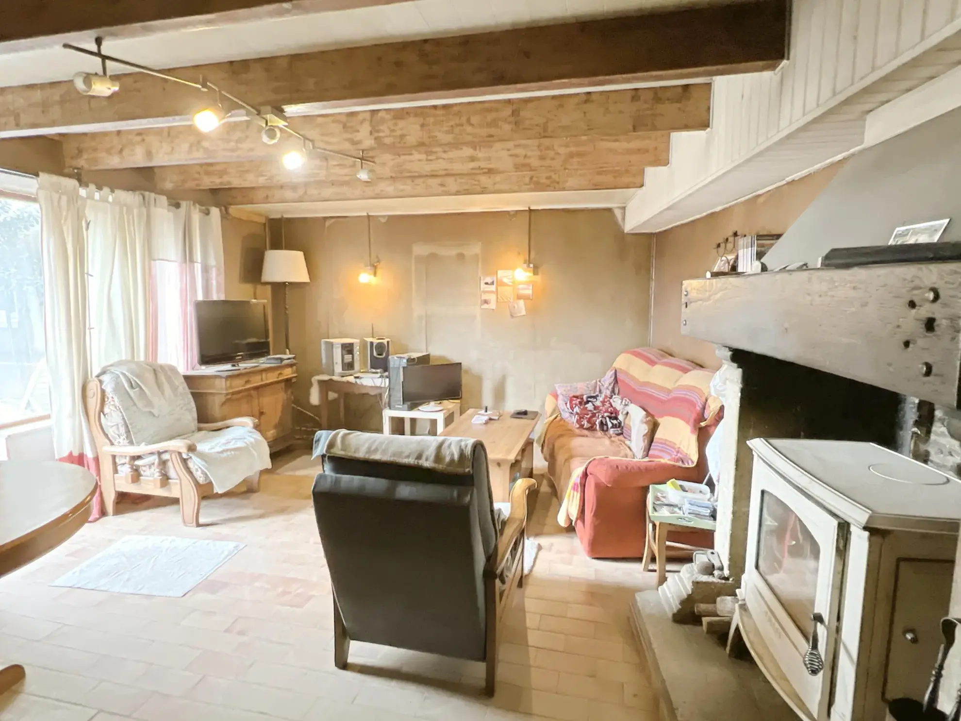 Maison en pierre avec jardin, dépendances et vue sur la cité médiévale à Vaison-la Romaine 