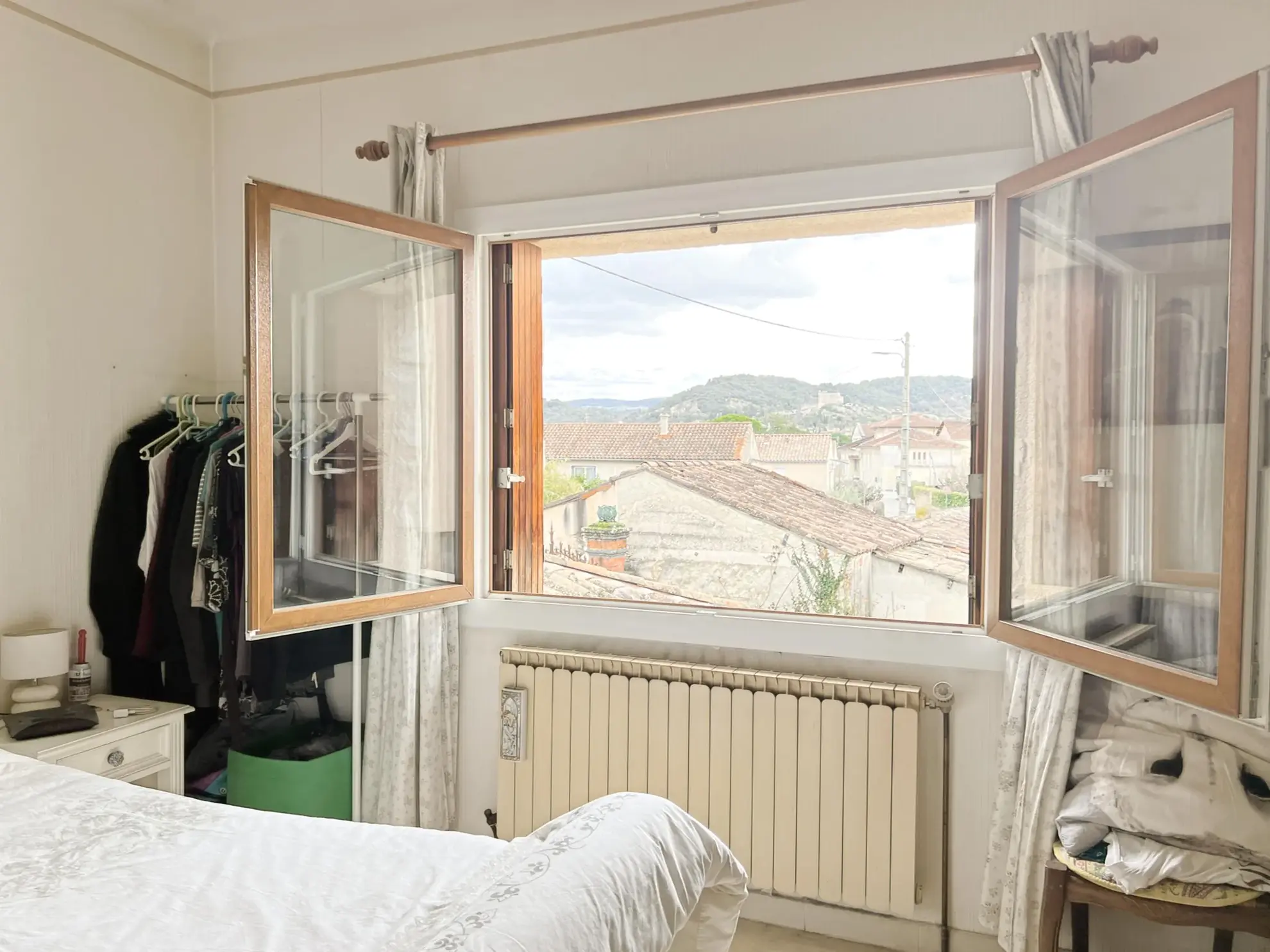 Maison en pierre avec jardin, dépendances et vue sur la cité médiévale à Vaison-la Romaine 