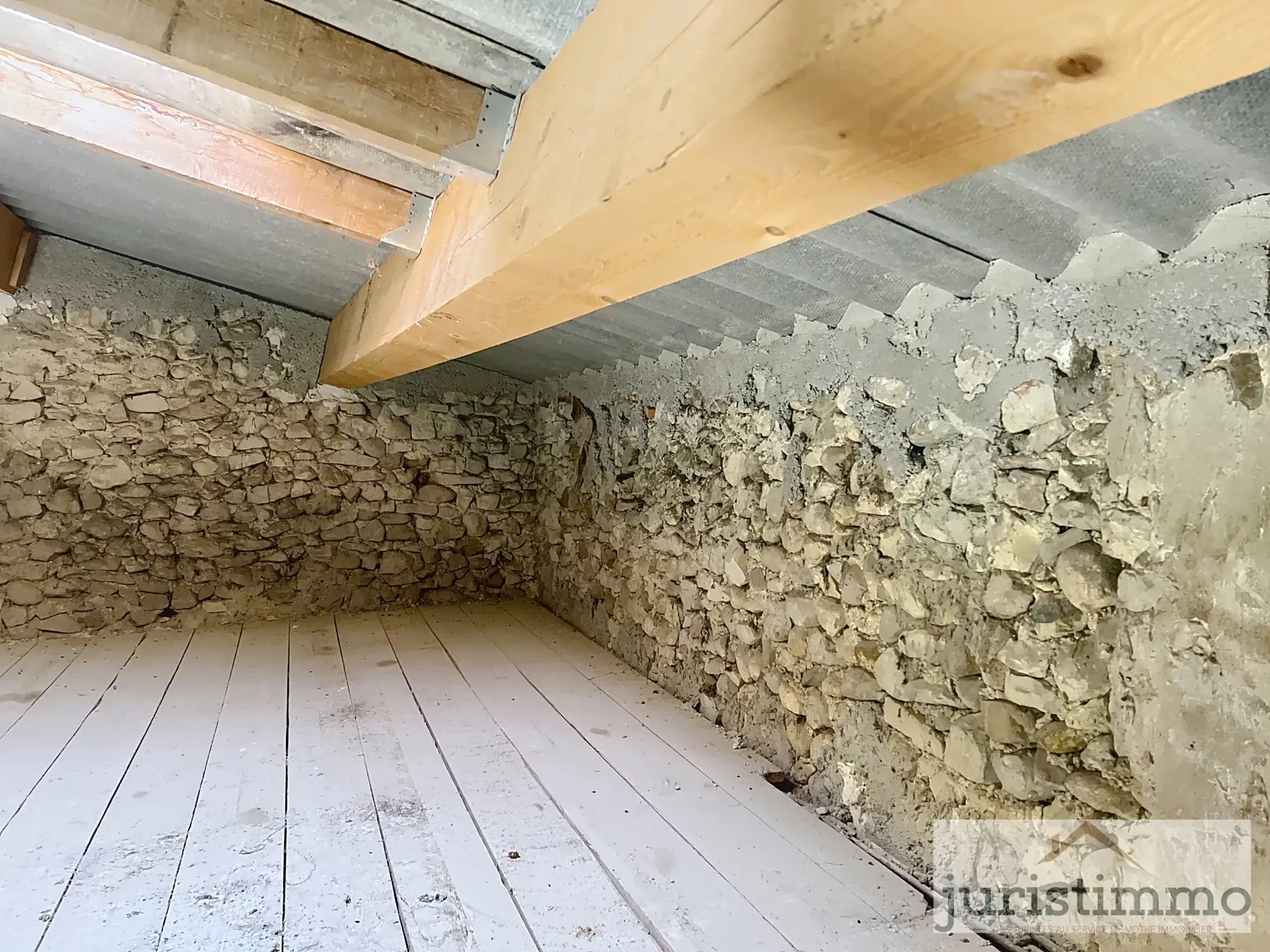 Maison en pierre avec jardin, dépendances et vue sur la cité médiévale à Vaison-la Romaine 