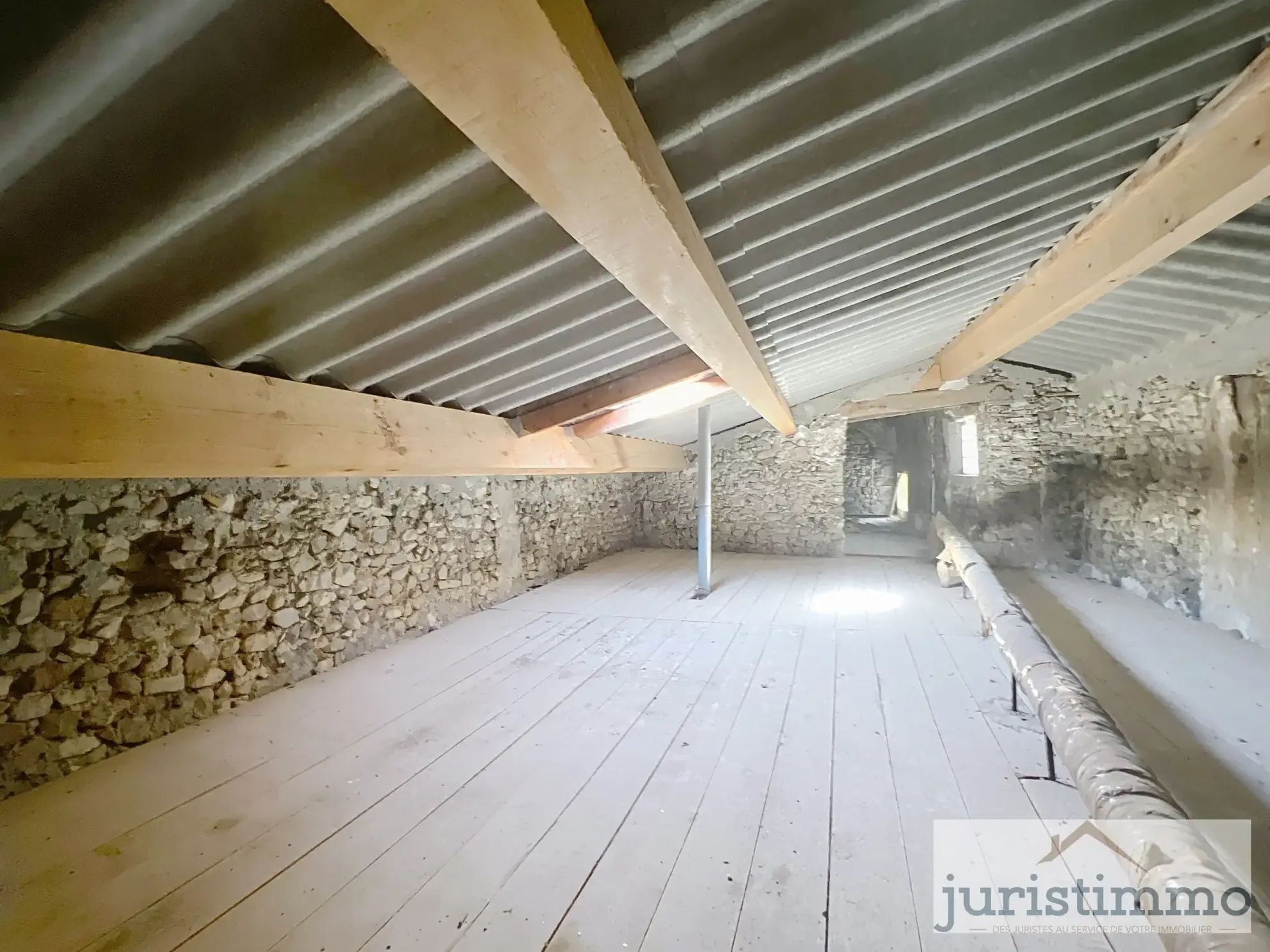 Maison en pierre avec jardin, dépendances et vue sur la cité médiévale à Vaison-la Romaine 