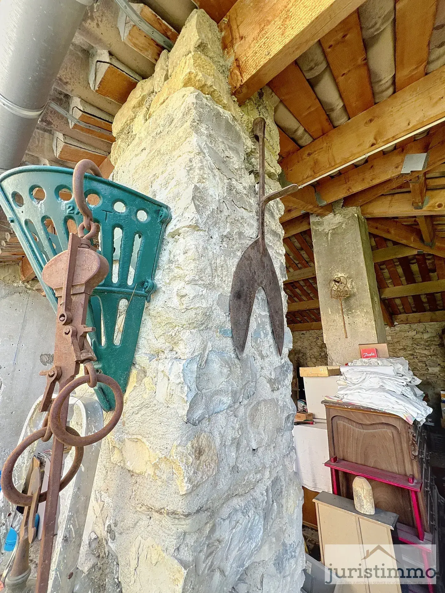Maison en pierre avec jardin, dépendances et vue sur la cité médiévale à Vaison-la Romaine 