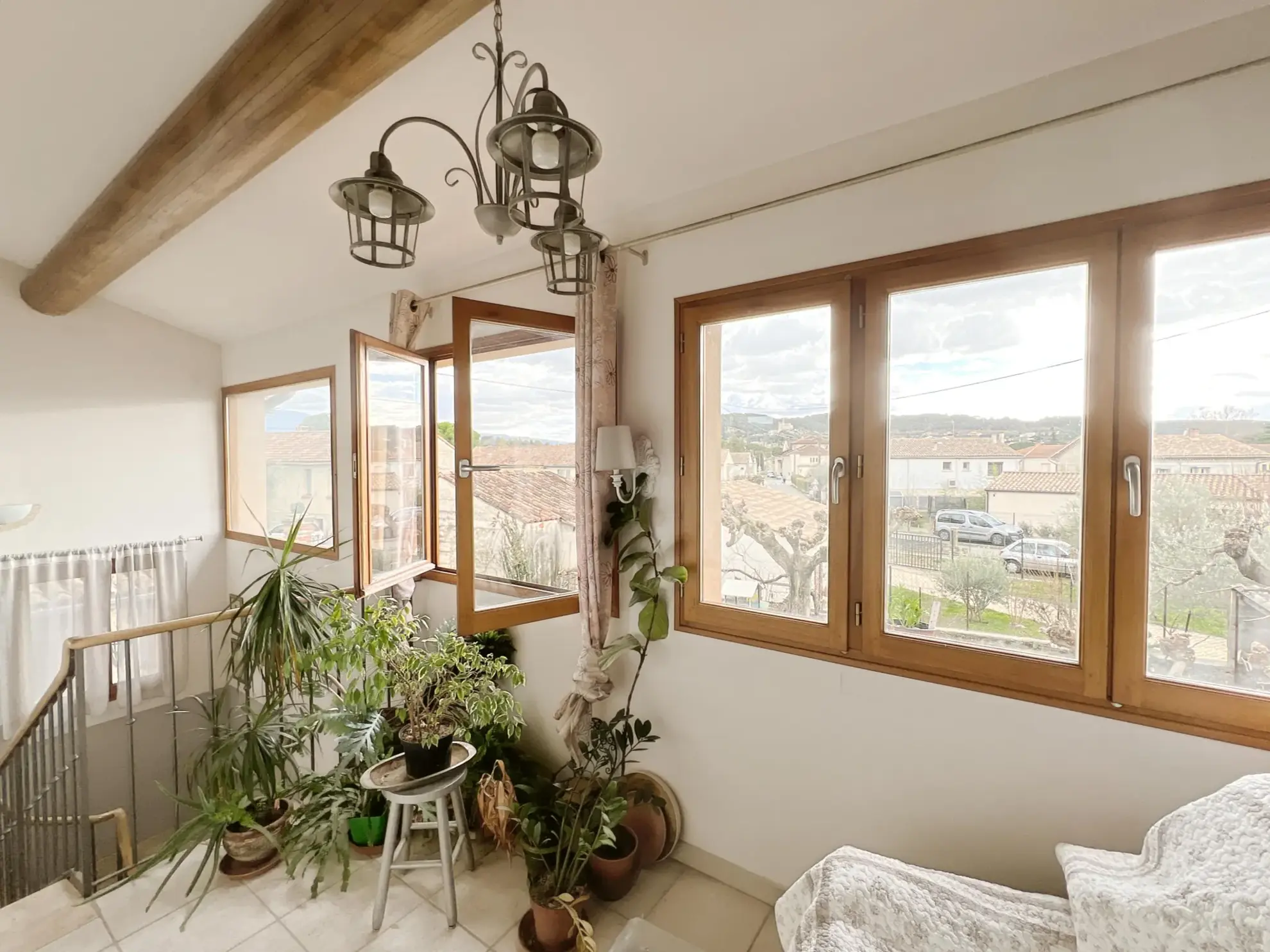Maison en pierre avec jardin, dépendances et vue sur la cité médiévale à Vaison-la Romaine 