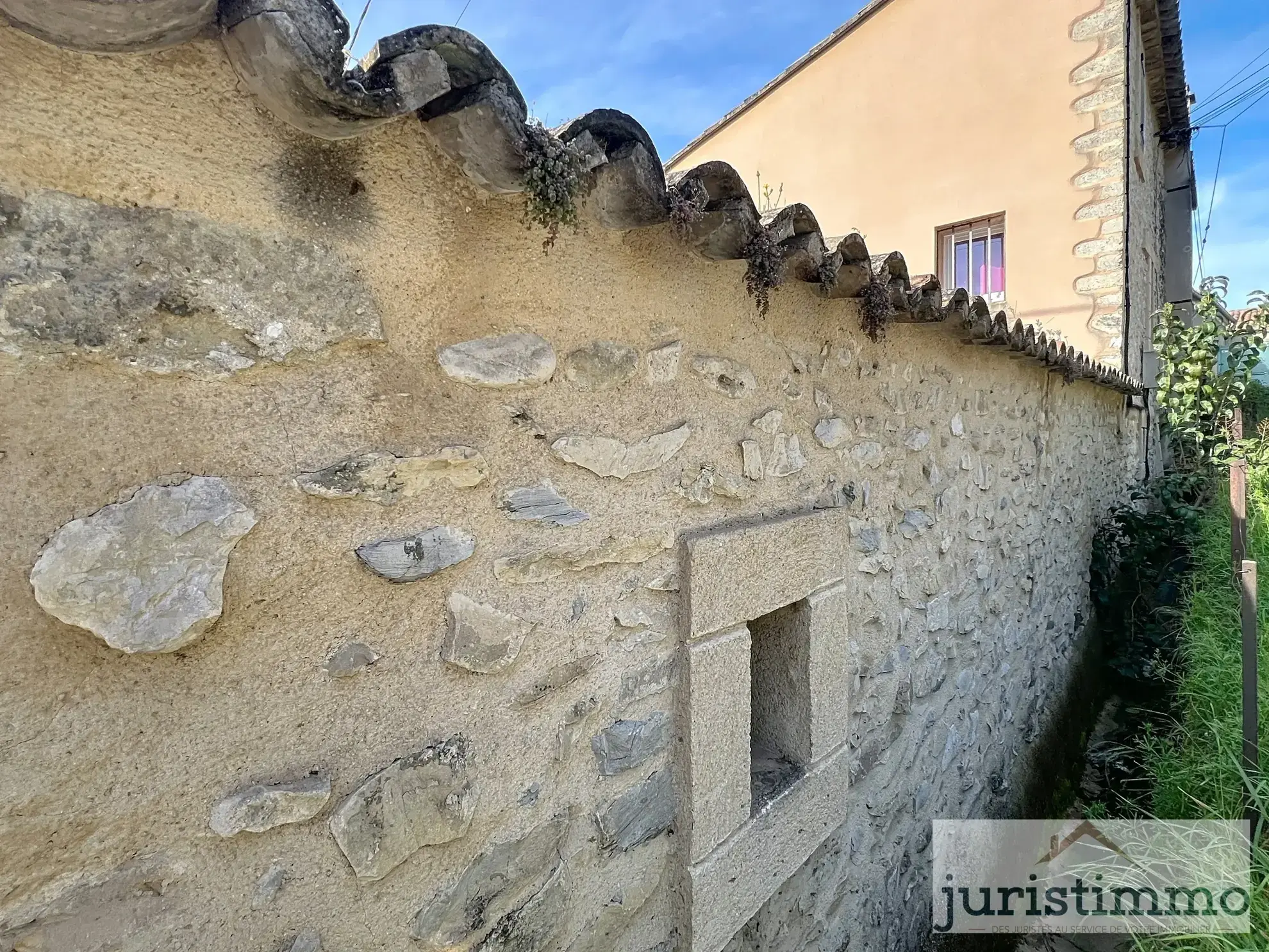 Maison en pierre avec jardin, dépendances et vue sur la cité médiévale à Vaison-la Romaine 