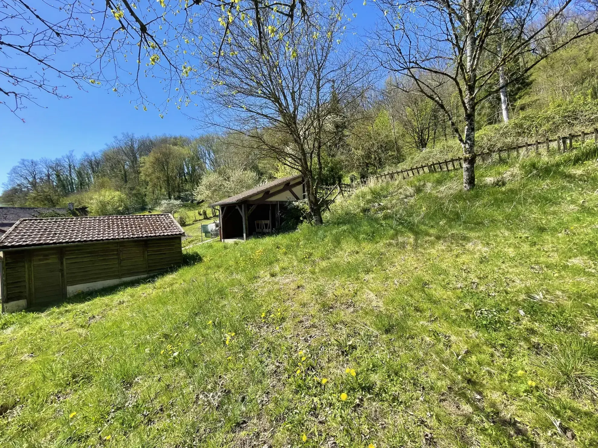 Maison de charme à Merry-Sec avec jardin et potentiel d’aménagement, proche d'Auxerre 
