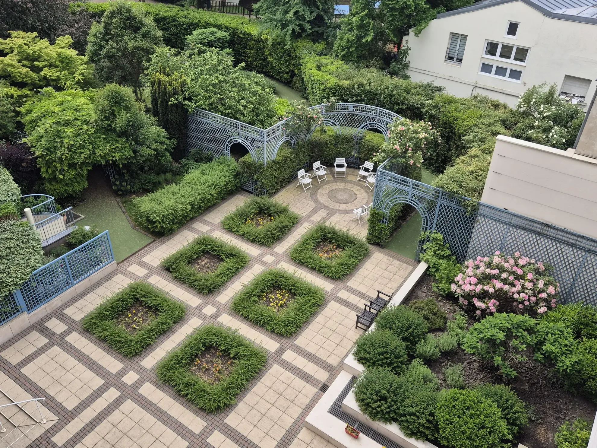 Appartement T2 avec balcon en plein centre de Rueil, vue dégagée et services premium