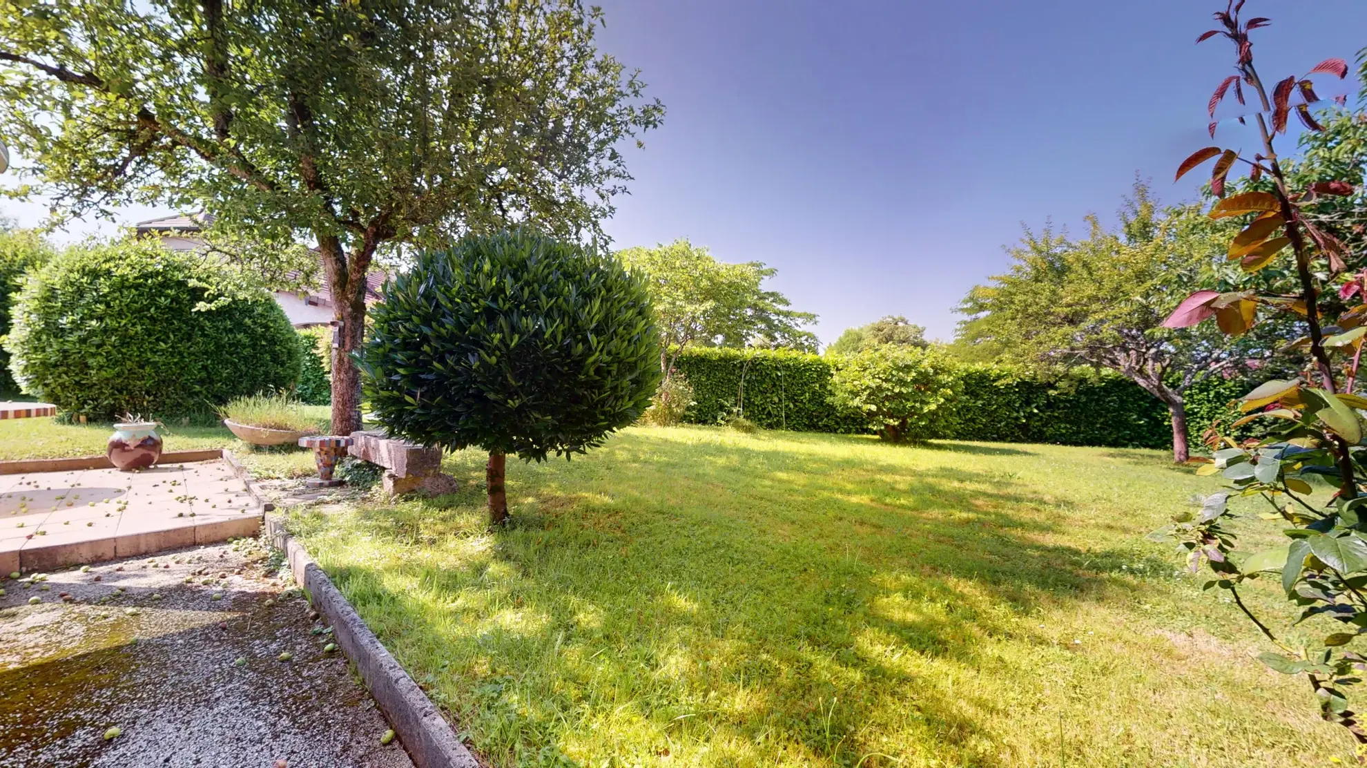 Charmante maison familiale de 131 m² à Dole avec grand terrain et dépendances 