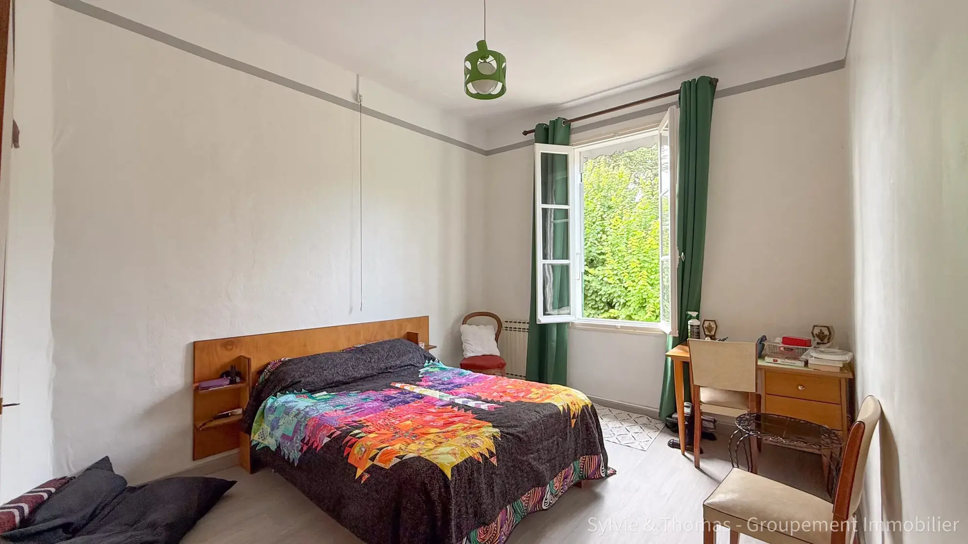 Maison à vendre à Orange avec grand terrain et potentiel, proche du centre-ville 