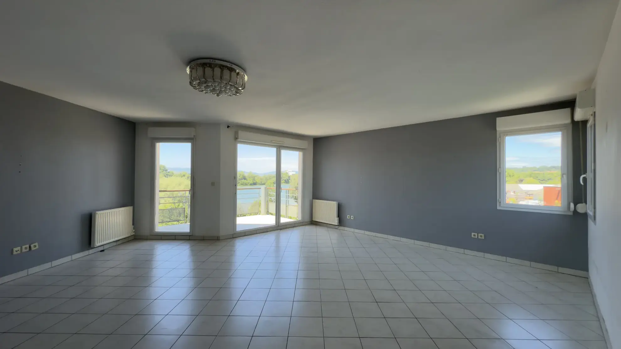 Appartement 4 pièces avec terrasse et garage à Jassans-Riottier 