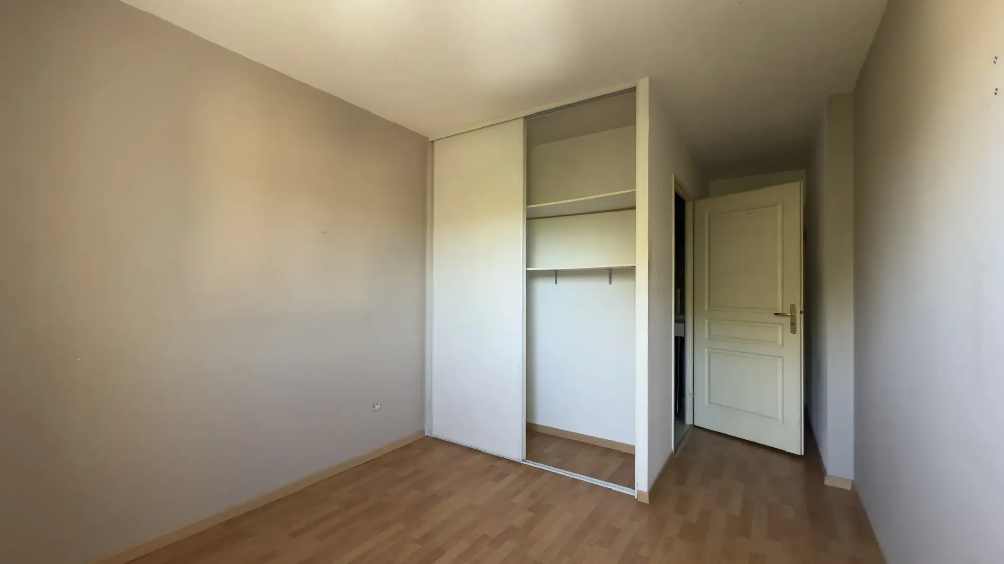 Appartement 4 pièces avec terrasse et garage à Jassans-Riottier 