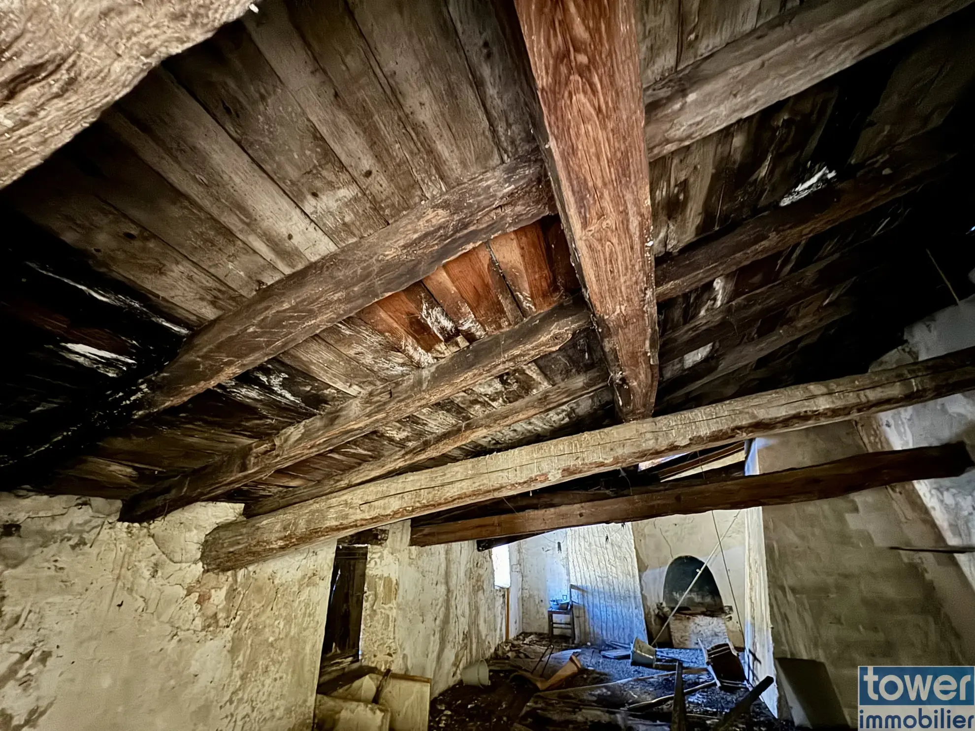 Immeuble à rénover à Bazas avec potentiel commercial exceptionnel 