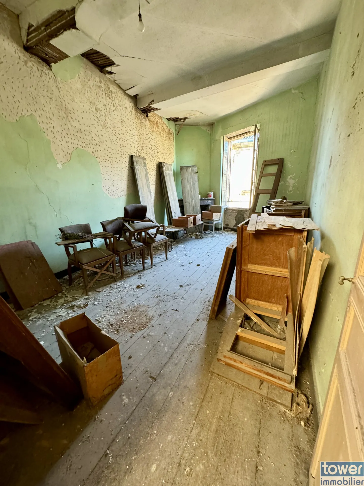 Immeuble à rénover à Bazas avec potentiel commercial exceptionnel 