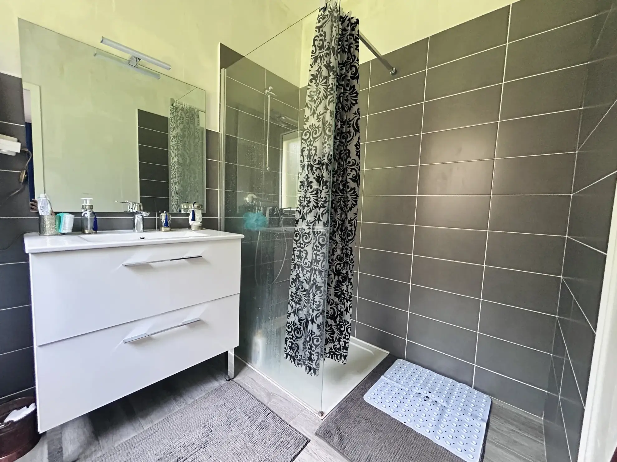 Belle maison avec piscine et Vue dégagée à Darazac 