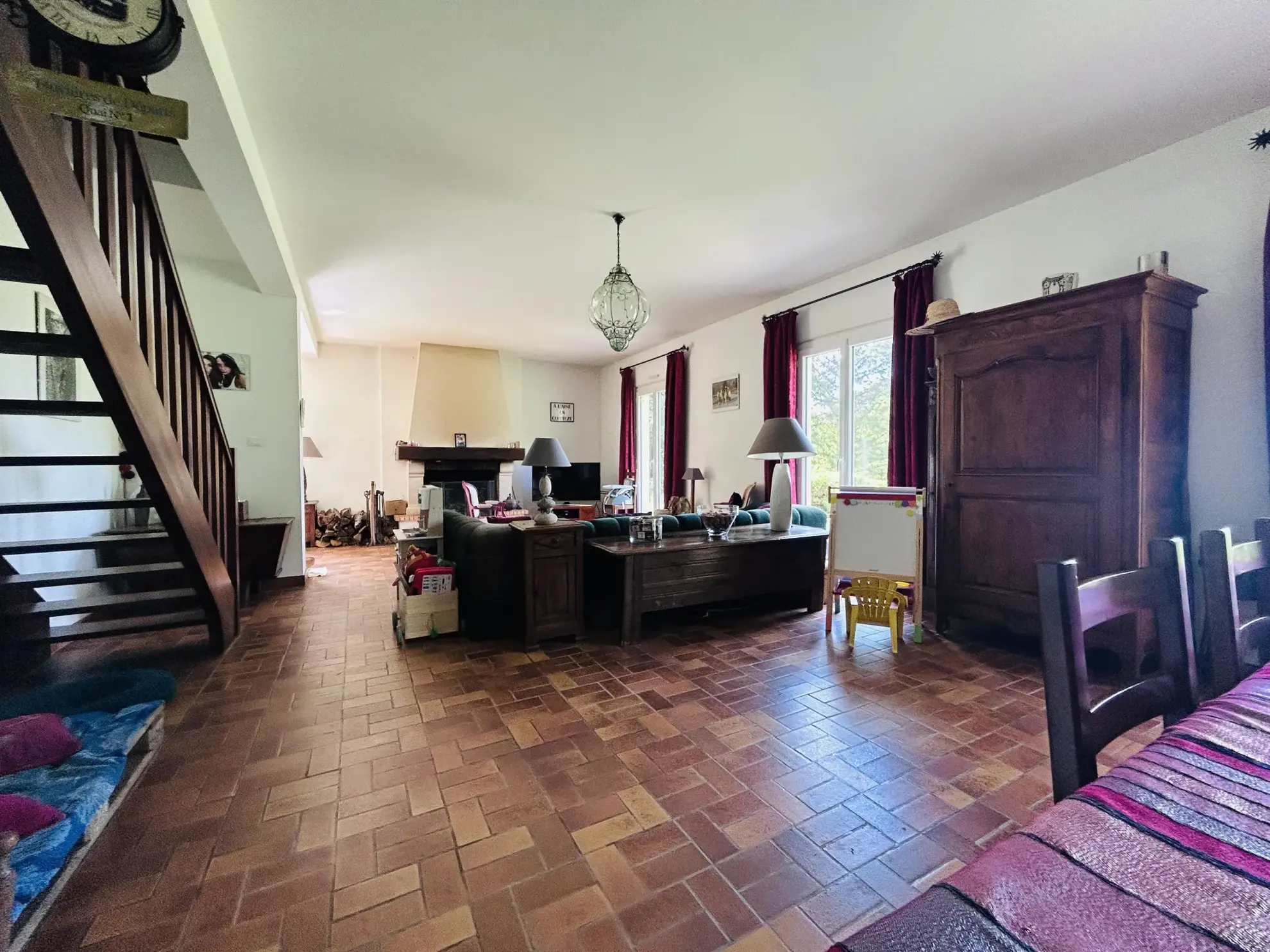 Belle maison avec piscine et Vue dégagée à Darazac 