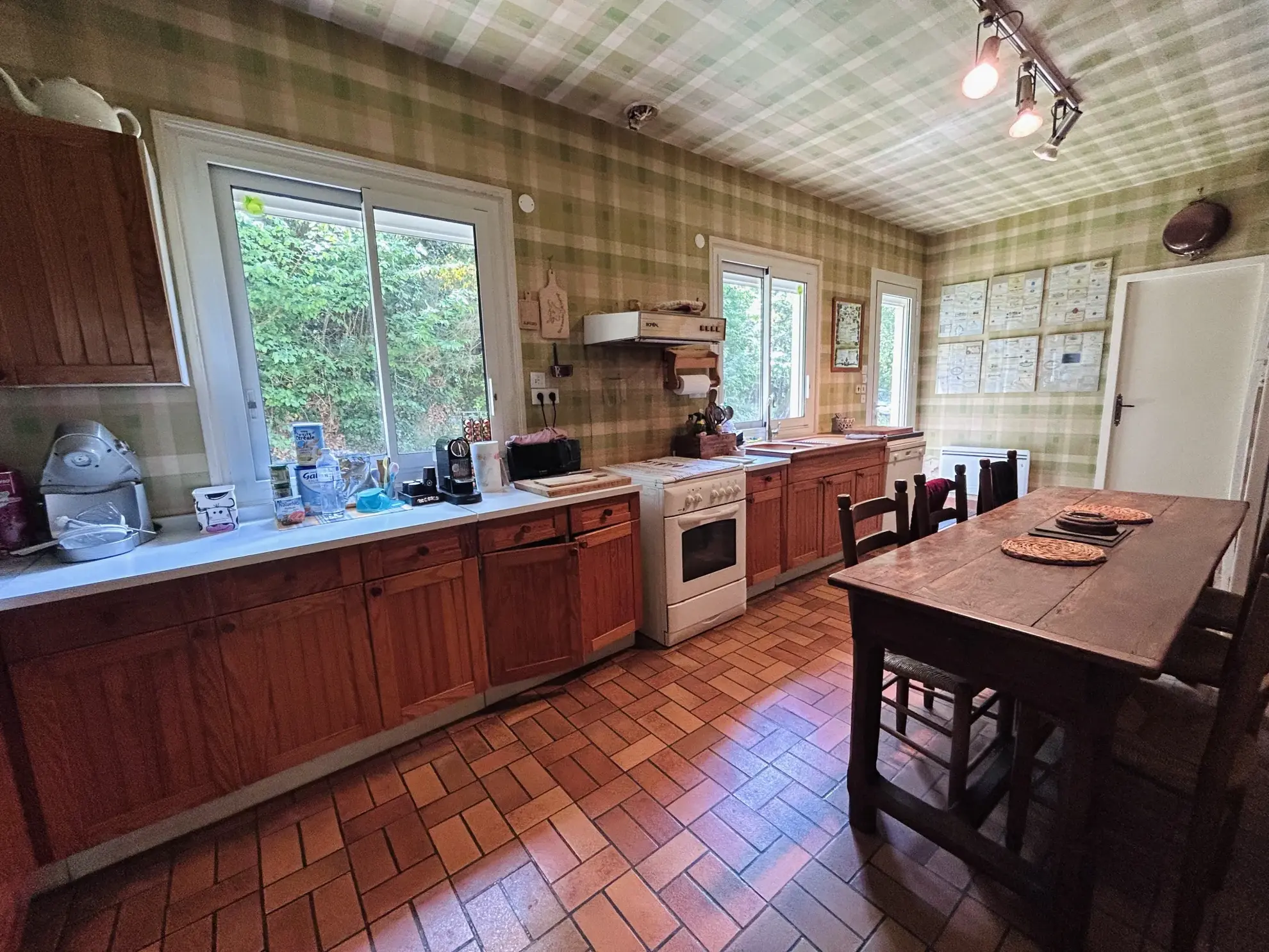 Belle maison avec piscine et Vue dégagée à Darazac 
