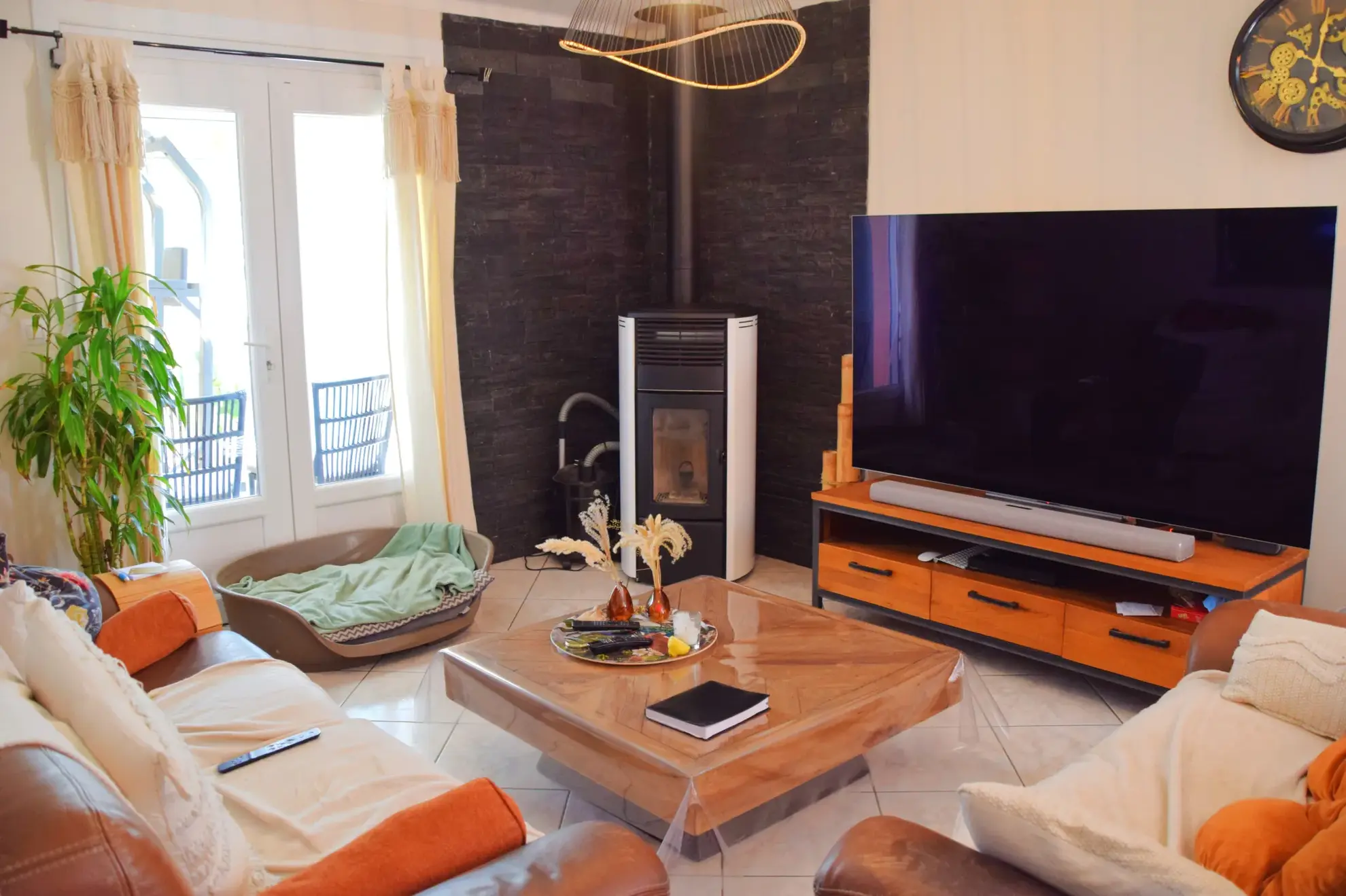 Maison rénovée de 150 m² à Aubenas avec jardin sans vis-à-vis et garage 