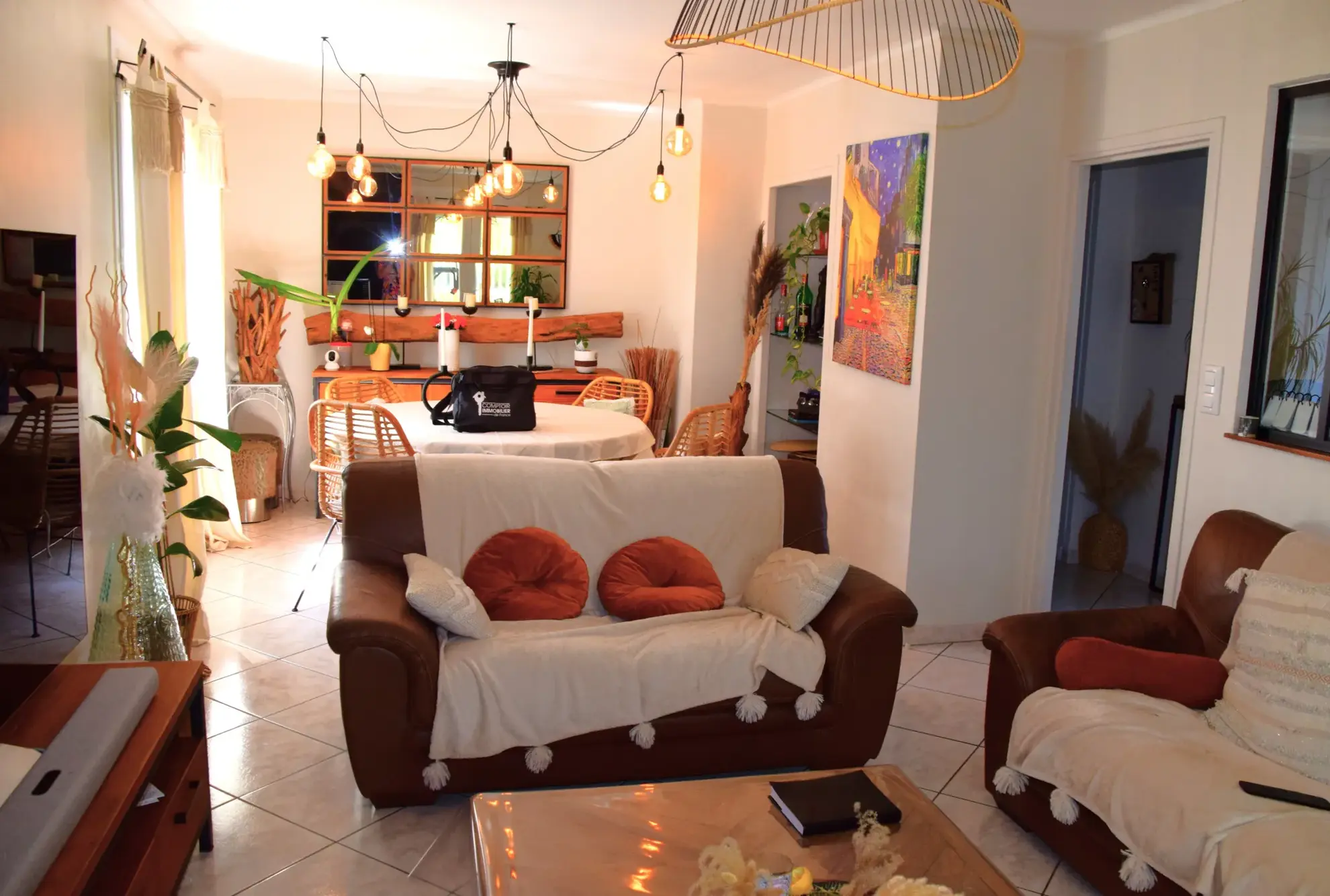 Maison rénovée de 150 m² à Aubenas avec jardin sans vis-à-vis et garage 