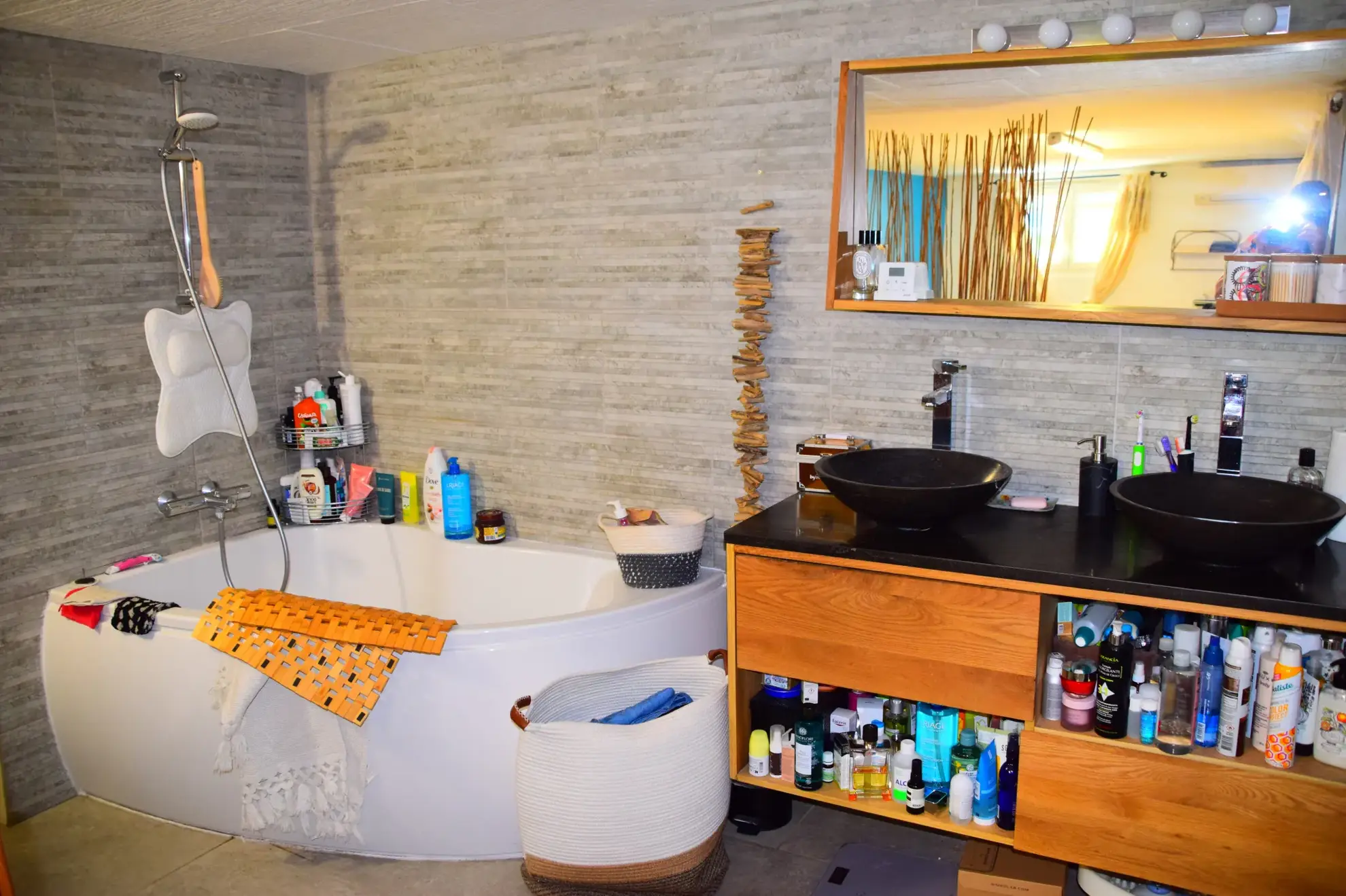 Maison rénovée de 150 m² à Aubenas avec jardin sans vis-à-vis et garage 