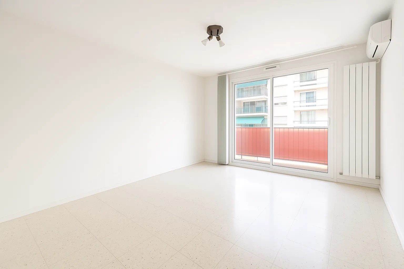 Appartement 2 pièces avec balcon à Nice proche marché Saint Roch 