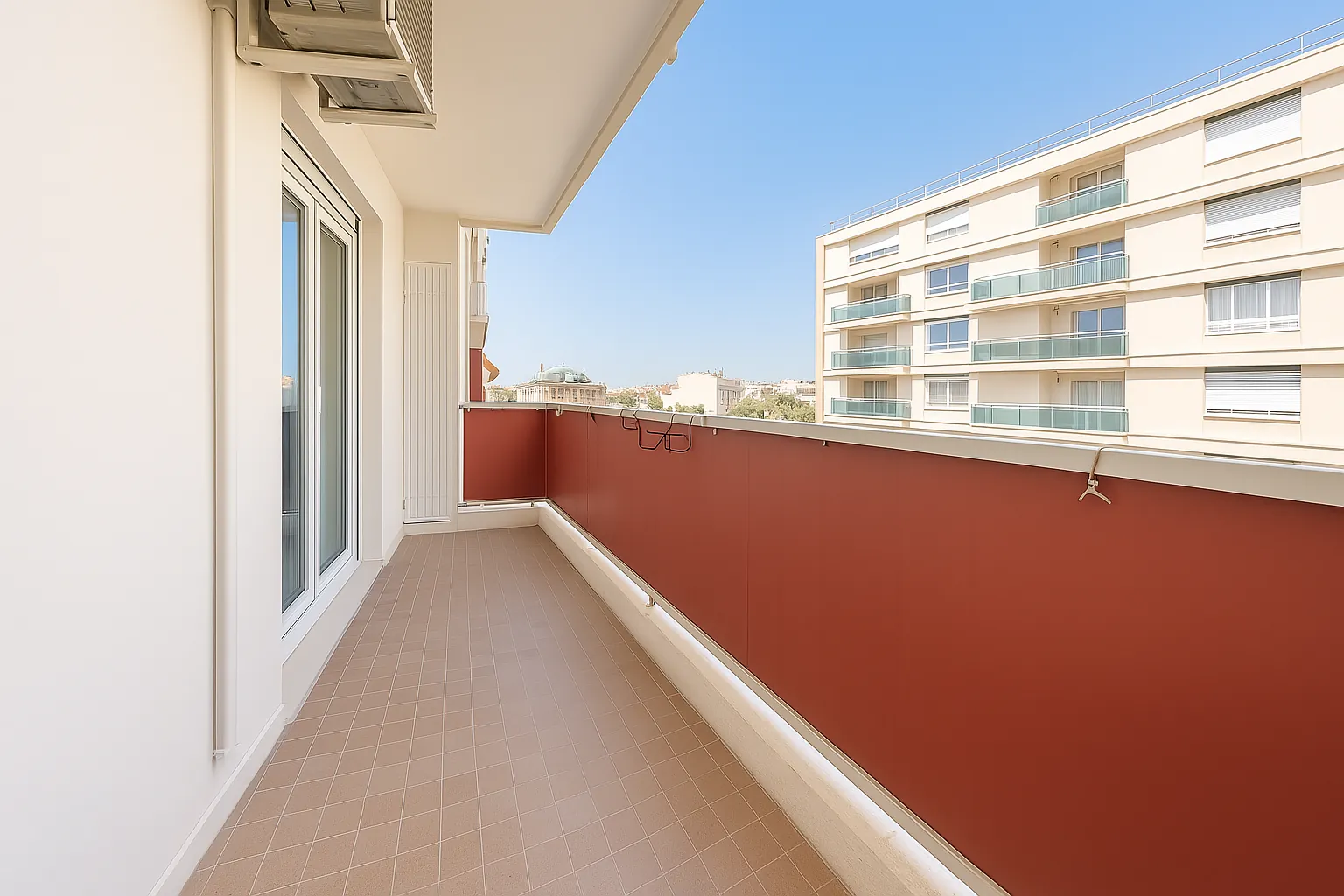 Appartement 2 pièces avec balcon à Nice proche marché Saint Roch 