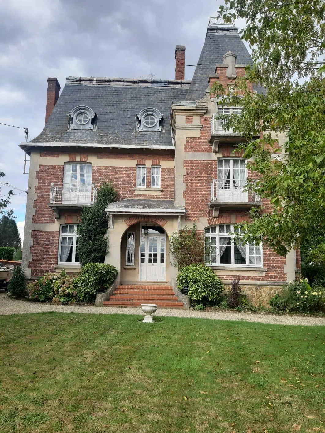 Maison de maître à vendre à Busigny – Opportunité rare à rénovée 