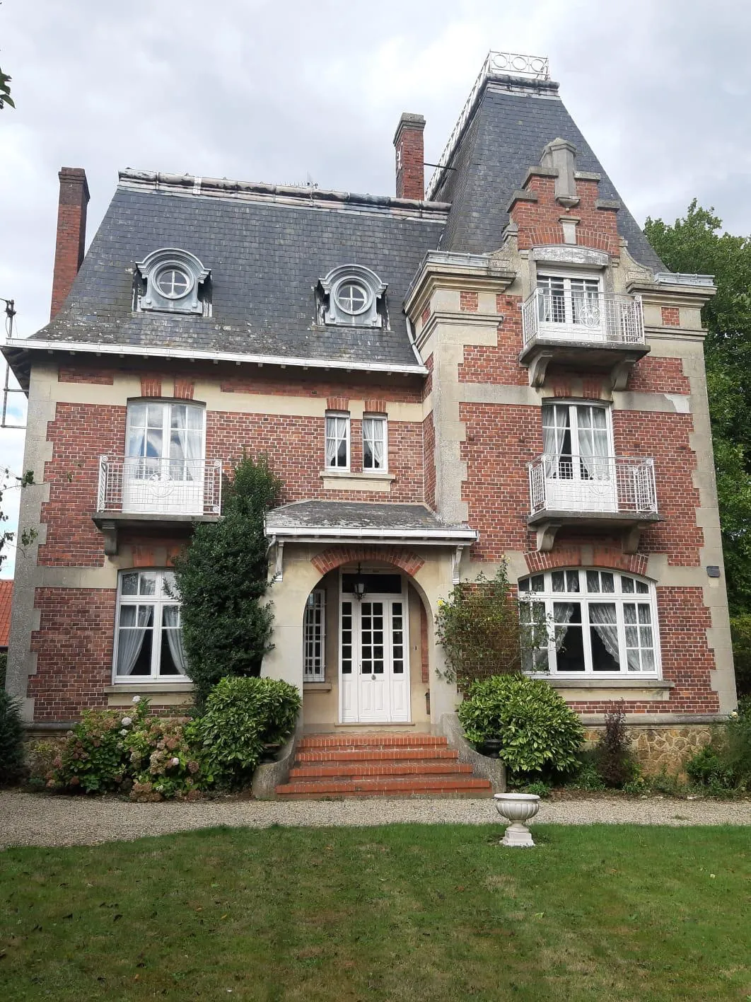 Maison de maître à vendre à Busigny – Opportunité rare à rénovée