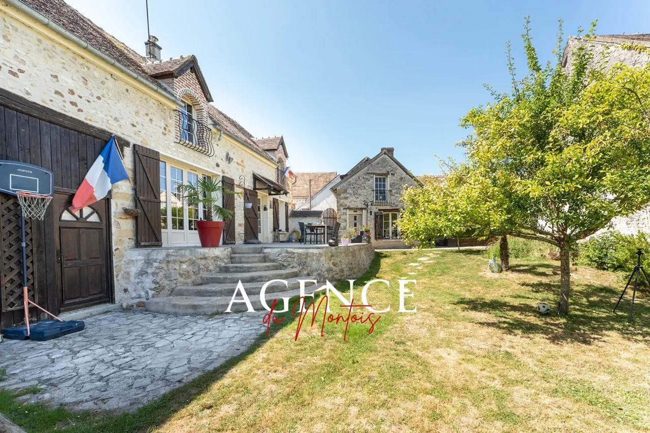 Charmante ferme en pierres avec piscine à Donnemarie-Dontilly, 5 chambres 