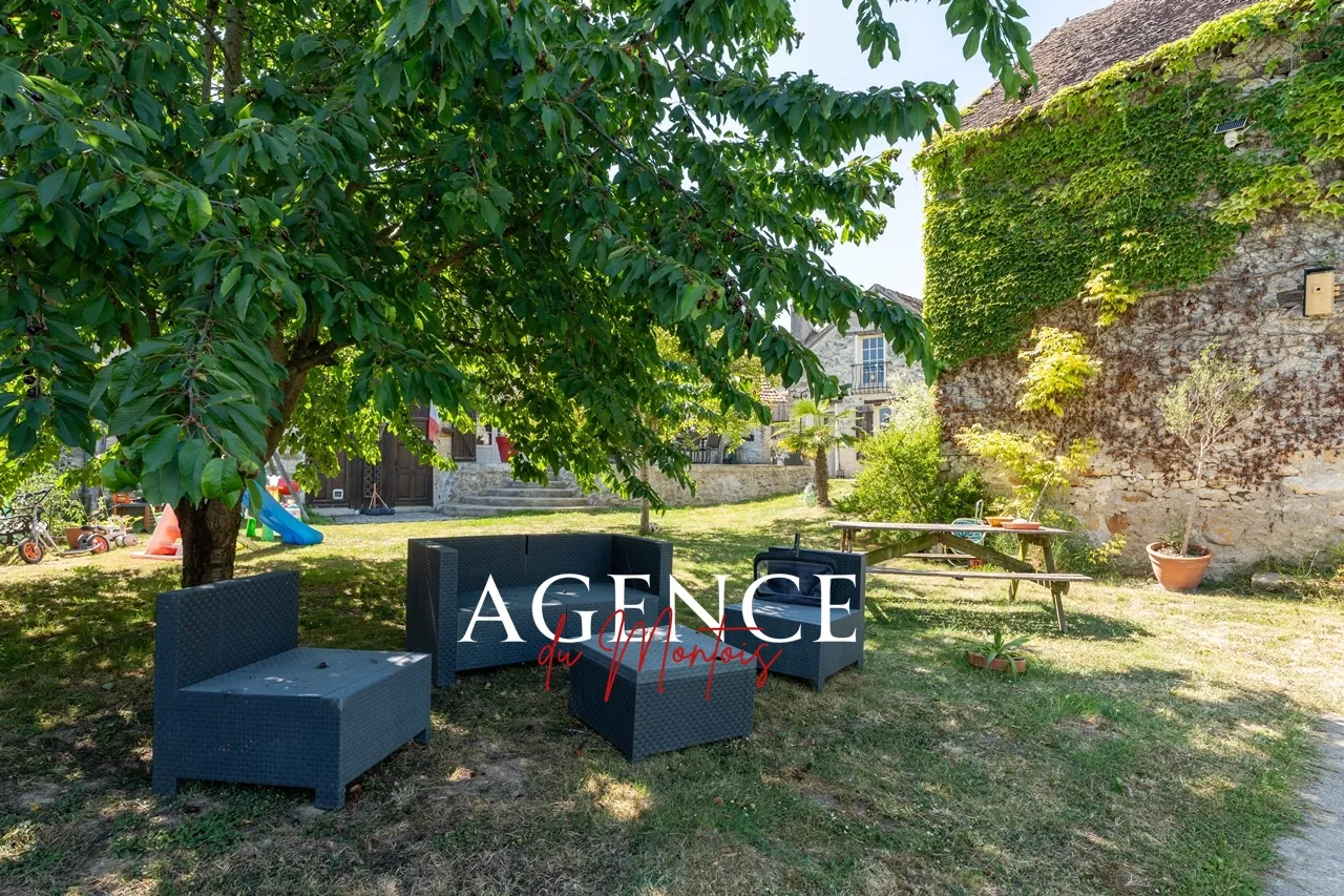 Charmante ferme en pierres avec piscine à Donnemarie-Dontilly, 5 chambres 