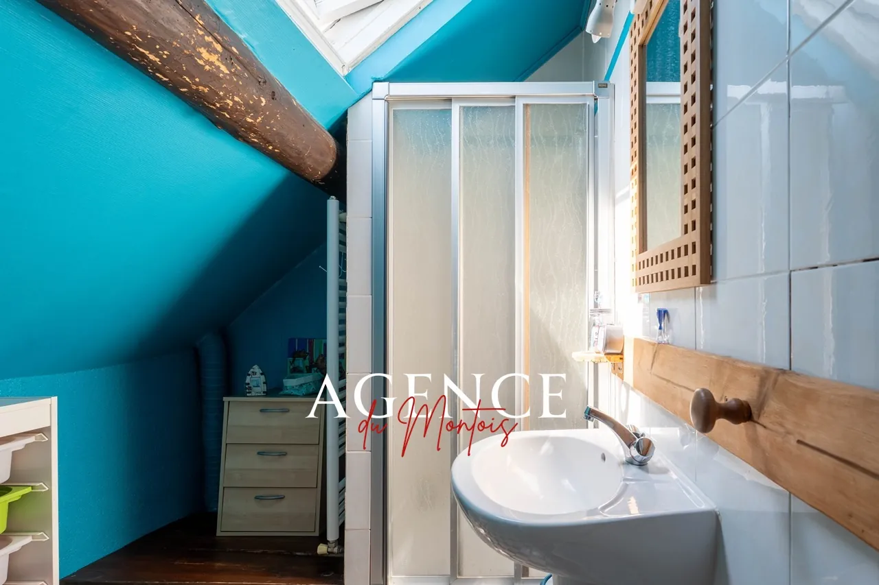 Charmante ferme en pierres avec piscine à Donnemarie-Dontilly, 5 chambres 