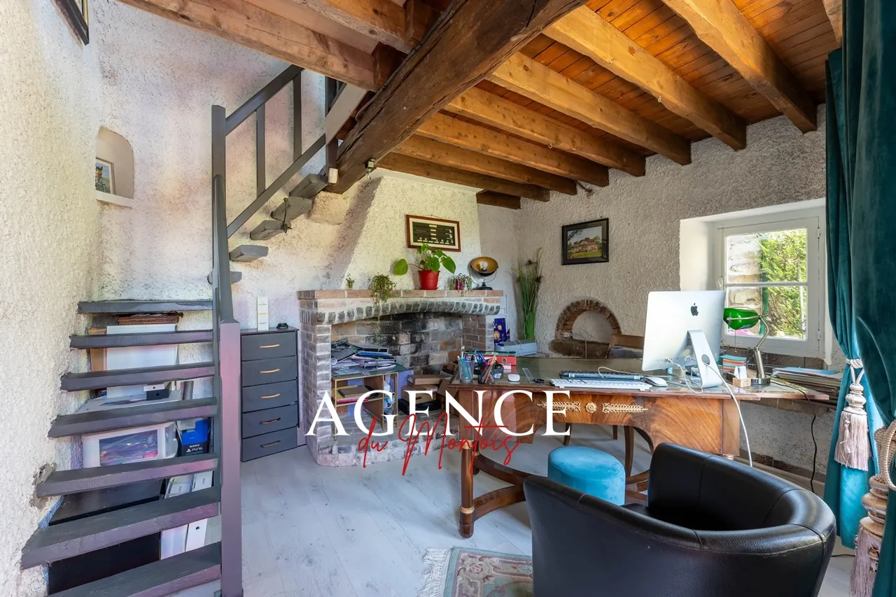 Charmante ferme en pierres avec piscine à Donnemarie-Dontilly, 5 chambres 