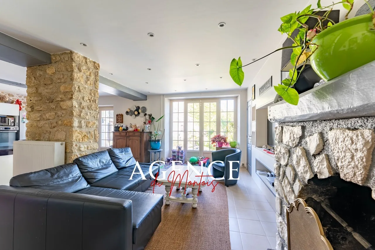 Charmante ferme en pierres avec piscine à Donnemarie-Dontilly, 5 chambres 