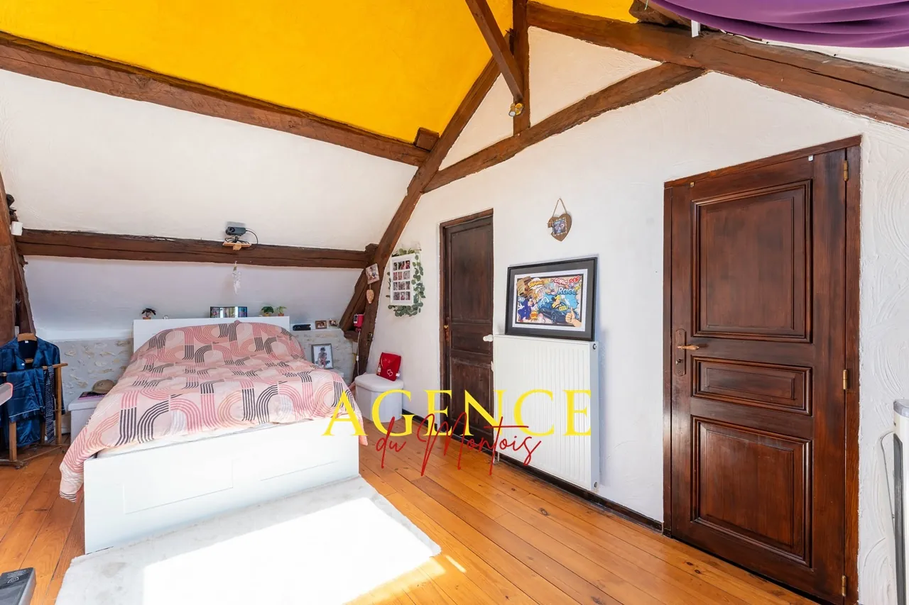 Charmante ferme en pierres avec piscine à Donnemarie-Dontilly, 5 chambres 