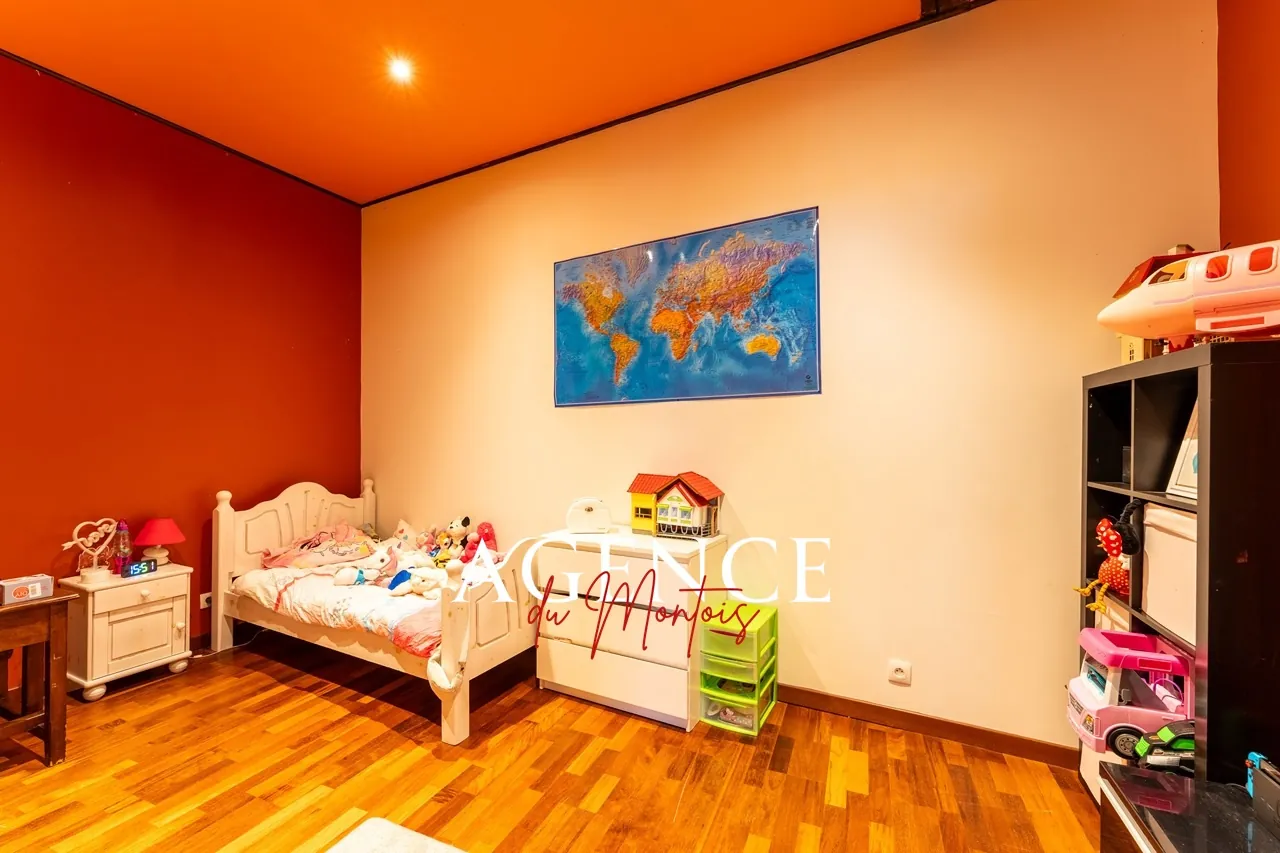 Charmante ferme en pierres avec piscine à Donnemarie-Dontilly, 5 chambres 