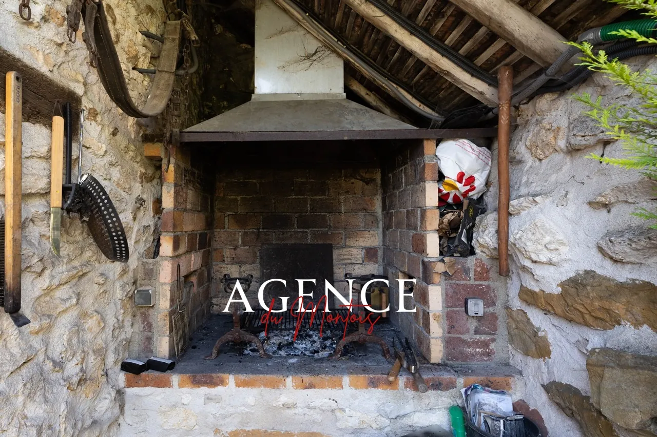 Charmante ferme en pierres avec piscine à Donnemarie-Dontilly, 5 chambres 