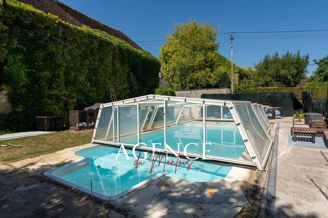 Charmante ferme en pierres avec piscine à Donnemarie-Dontilly, 5 chambres 
